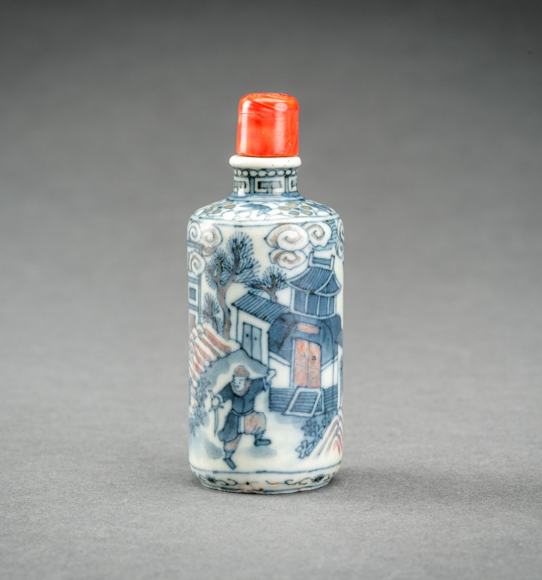 A BLUE, WHITE AND IRON RED PORCELAIN SNUFF BOTTLE, QING DYNASTY