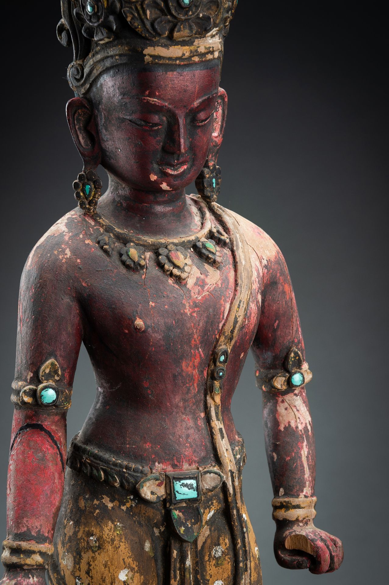 A PAINTED WOOD FIGURE OF PADMAPANI LOKESHVARA - Bild 11 aus 15