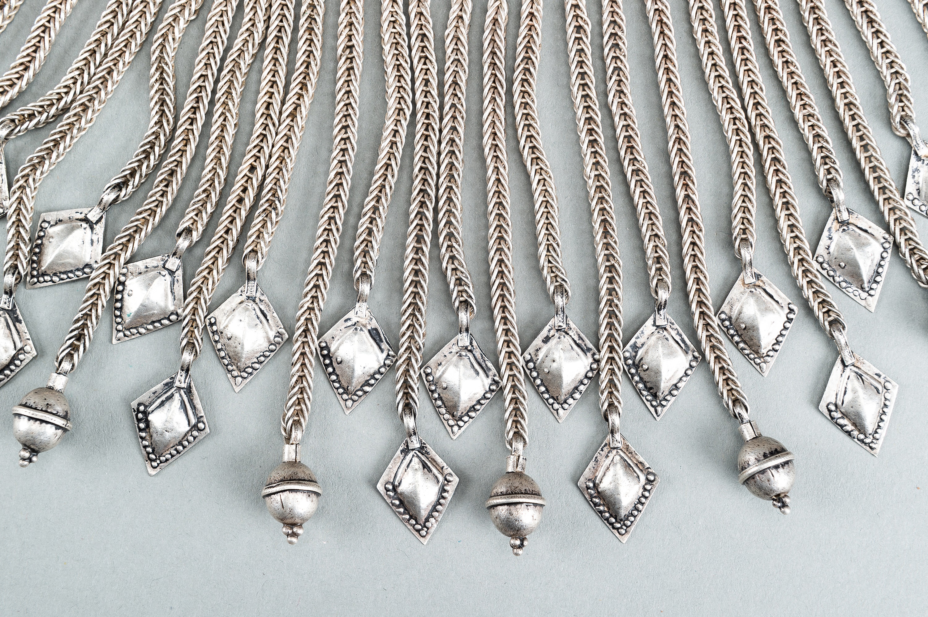 A TRIBAL AFGHAN MULTI-STRAND SILVER NECKLACE WITH GLASS INSETS, c. 1950s - Image 6 of 13