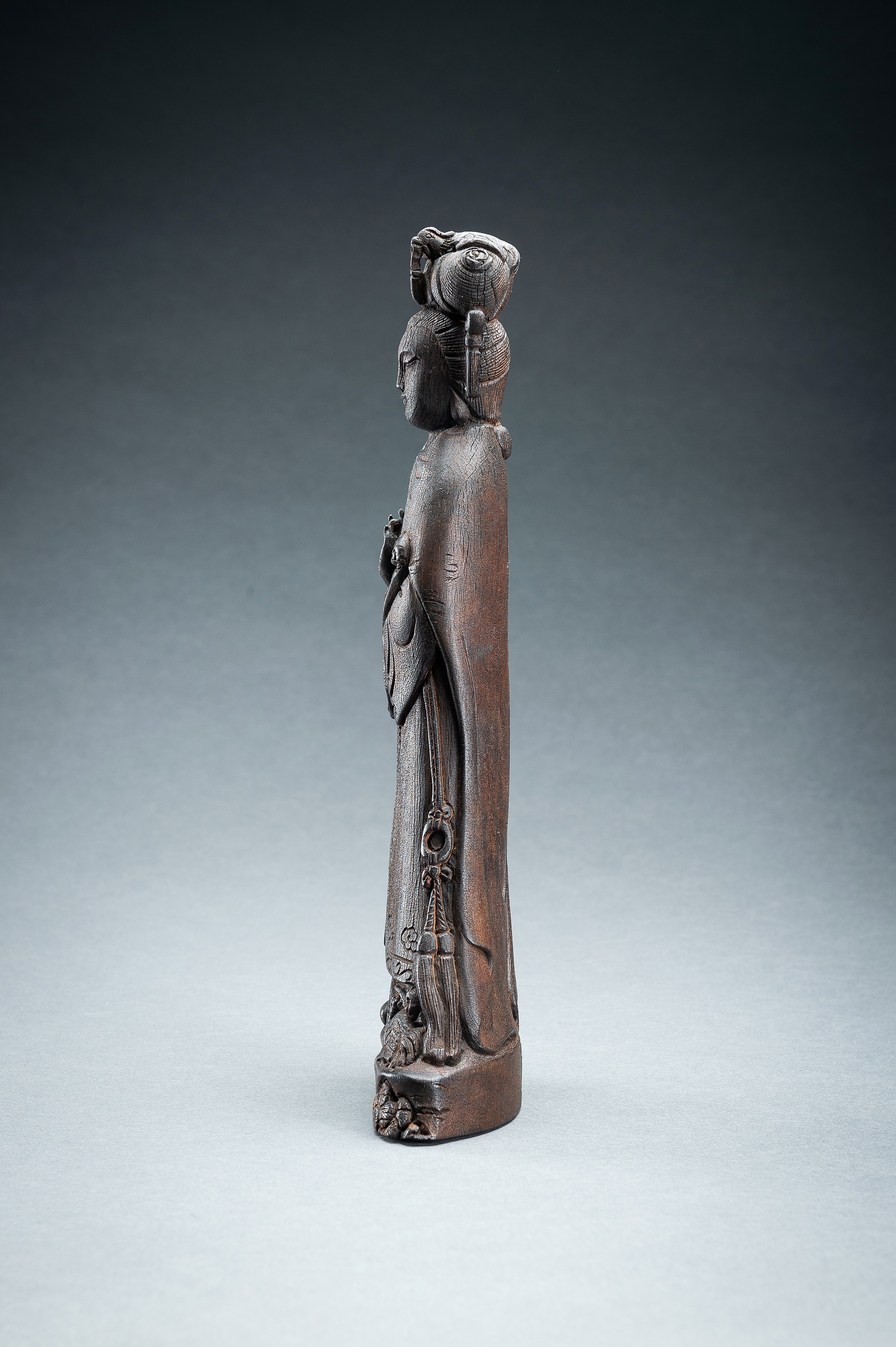 AN IRONWOOD FIGURE OF GUANYIN, c. 1920s - Image 12 of 17