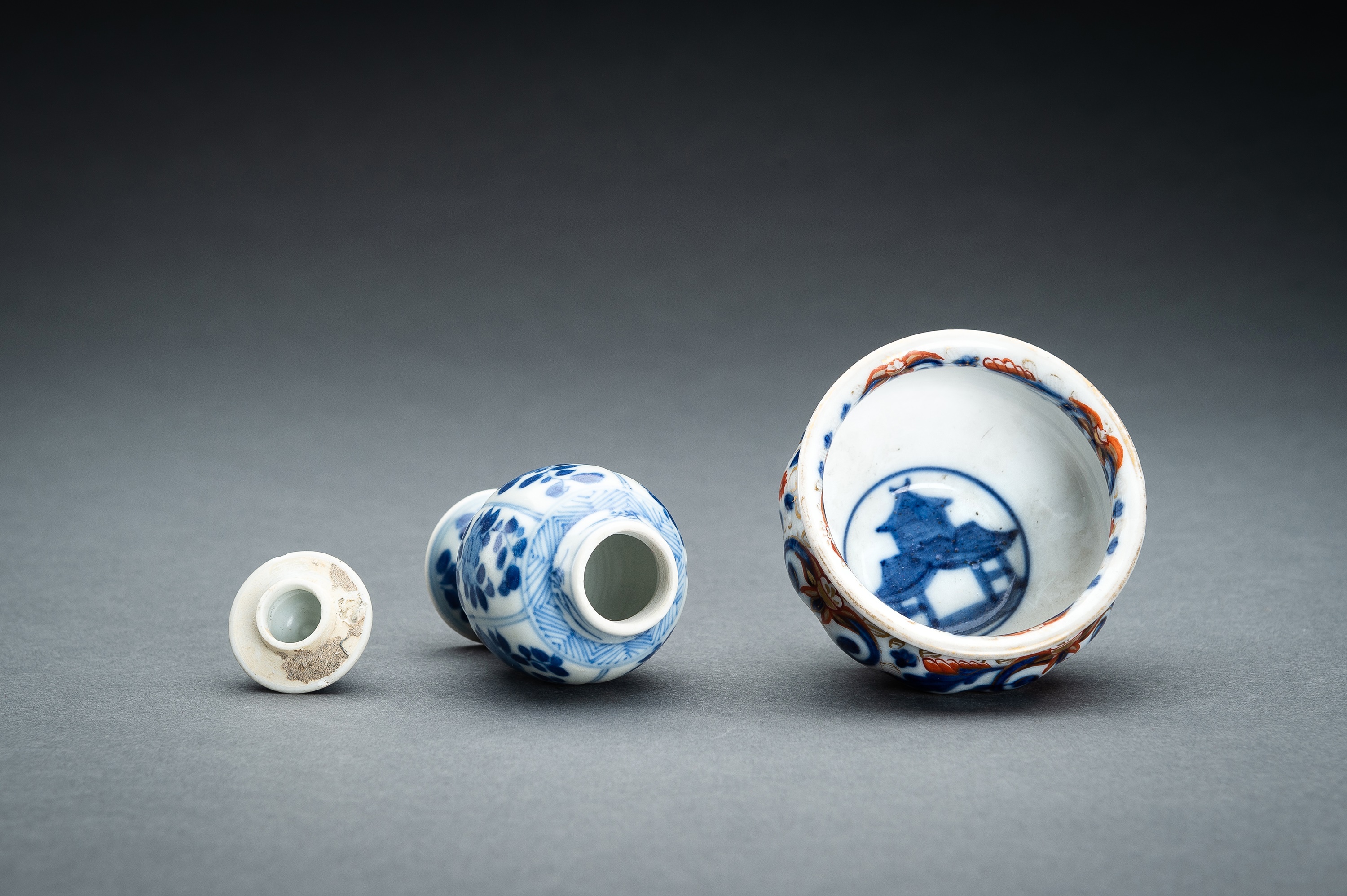 A GROUP OF FOUR MINIATURE PORCELAIN ITEMS - Image 12 of 16