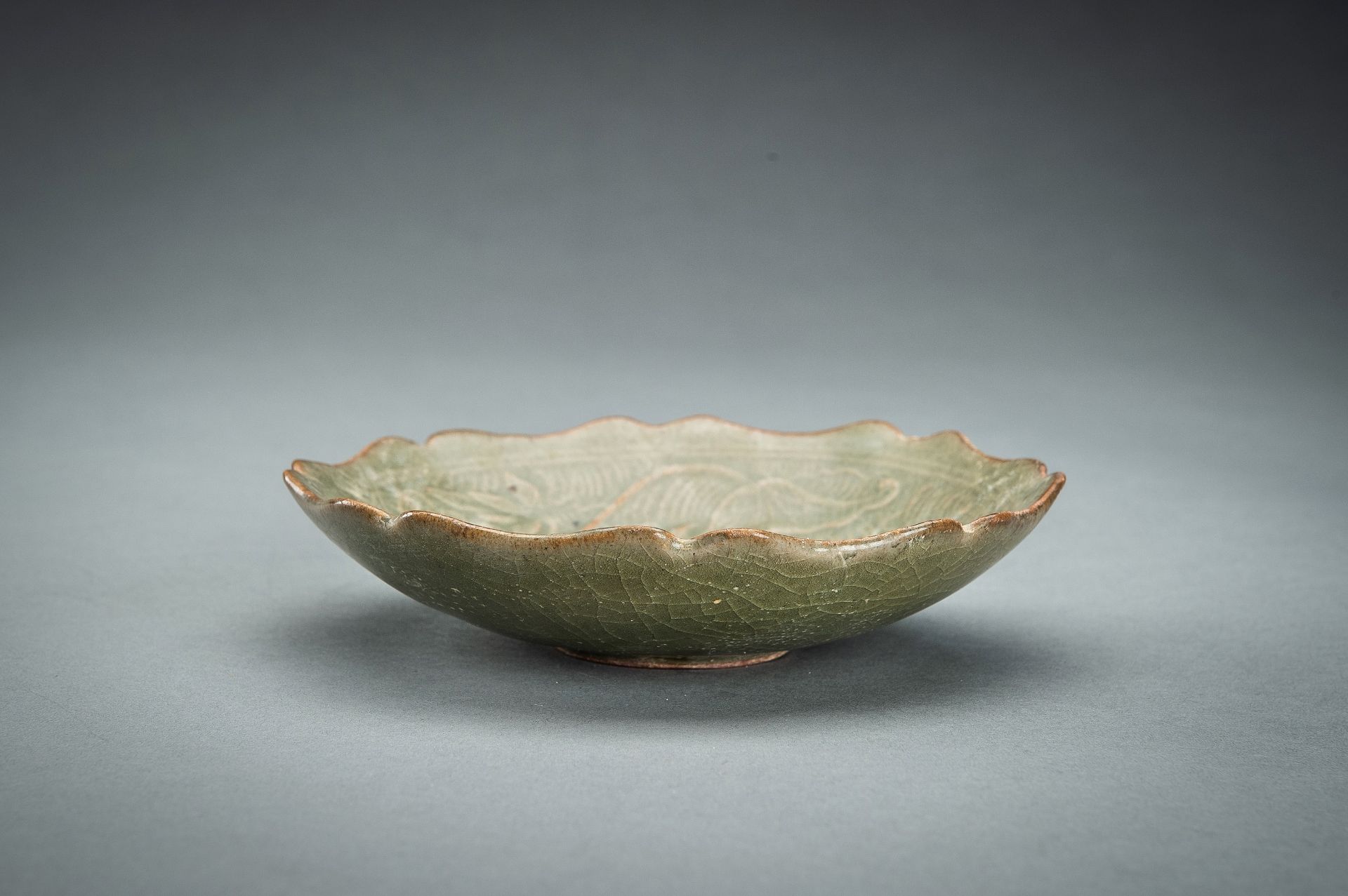 A LONGQUAN CELADON 'FISH' BOWL, NORTHERN SONG STYLE - Image 2 of 14