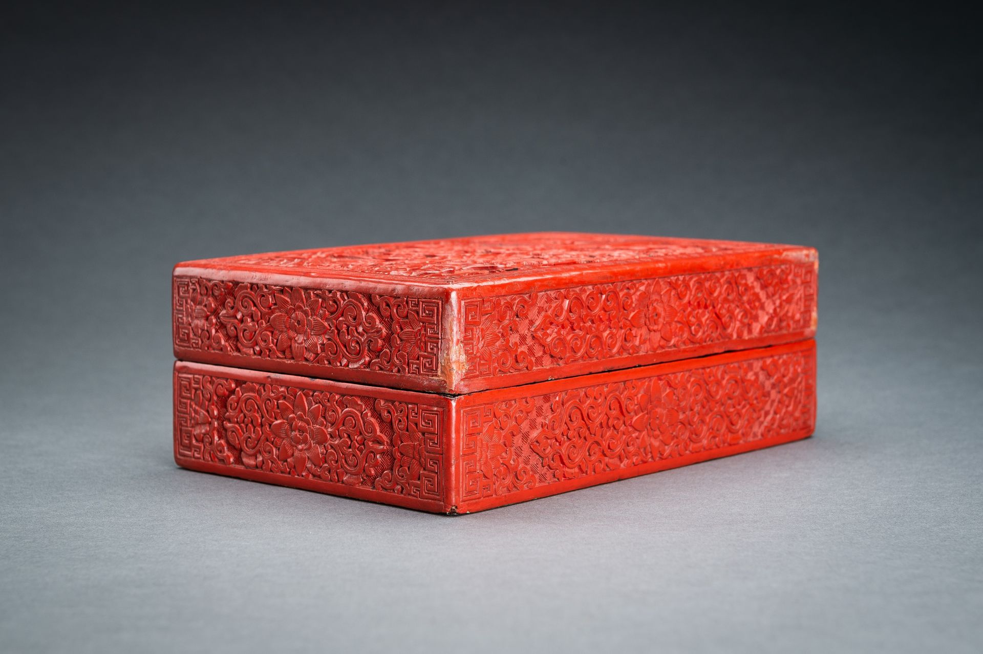 A CINNABAR LACQUER 'SCHOLAR' BOX AND COVER, REPUBLIC PERIOD - Bild 13 aus 20