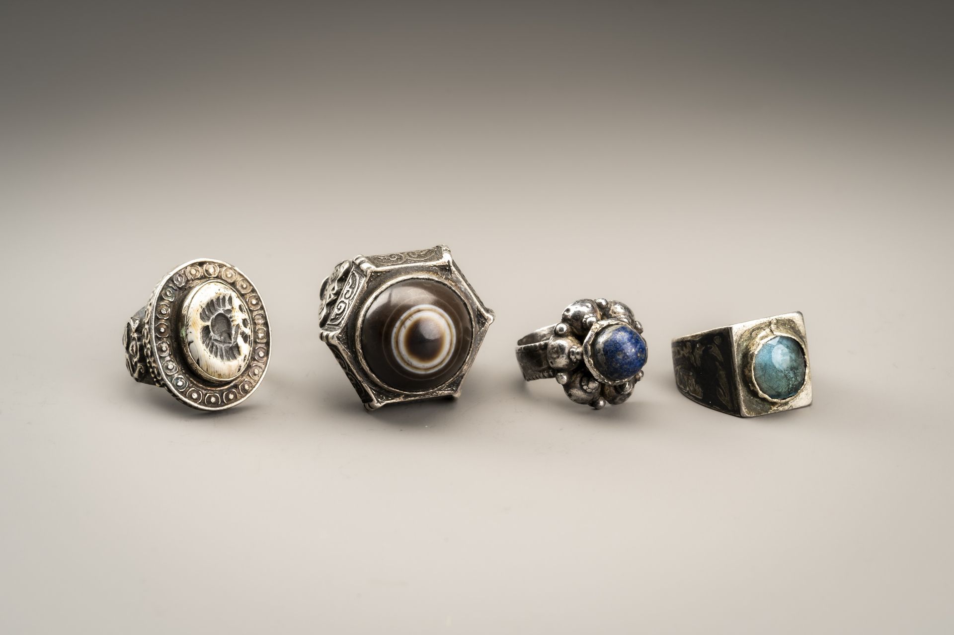 A LOT WITH FOUR HARDSTONE INSET SILVER RINGS - Image 2 of 11