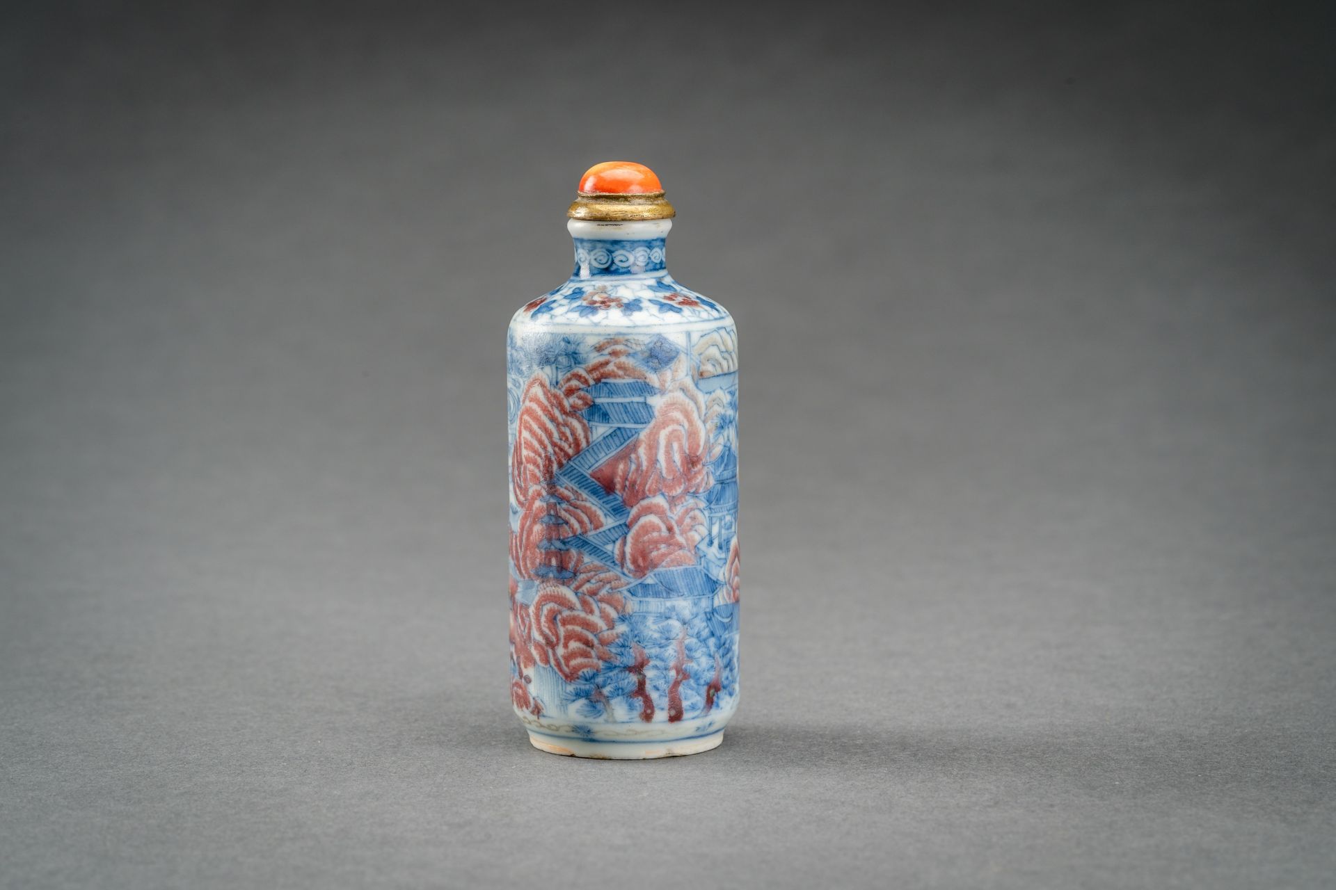 A BLUE, WHITE AND IRON RED 'SCHOLARS' PORCELAIN SNUFF BOTTLE, QING - Image 6 of 9