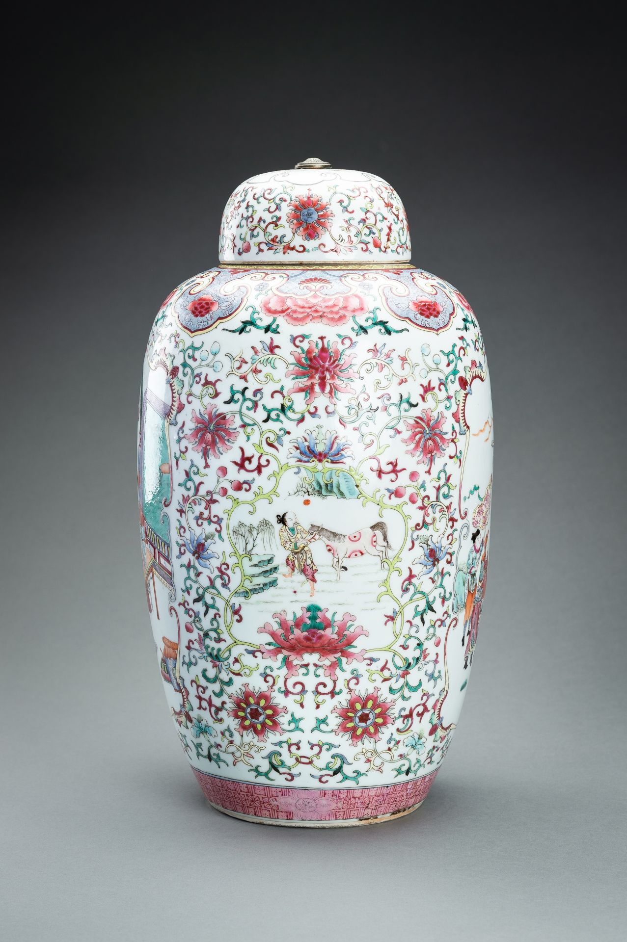 A LARGE FAMILLE ROSE PORCELAIN VASE AND COVER, QING - Image 4 of 18