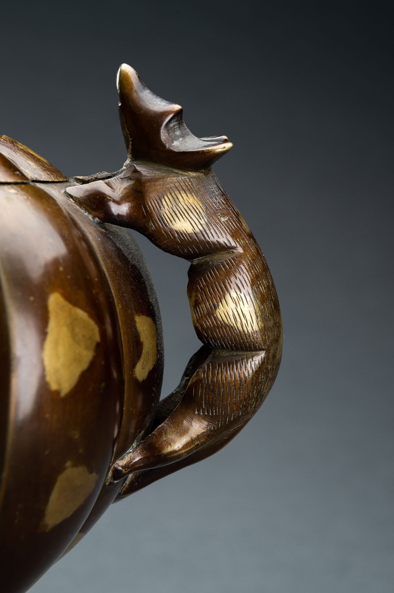 A PUMPKIN SHAPED GOLD SPLASH BRONZE TRIPOD CENSER, 19th CENTURY - Image 7 of 15