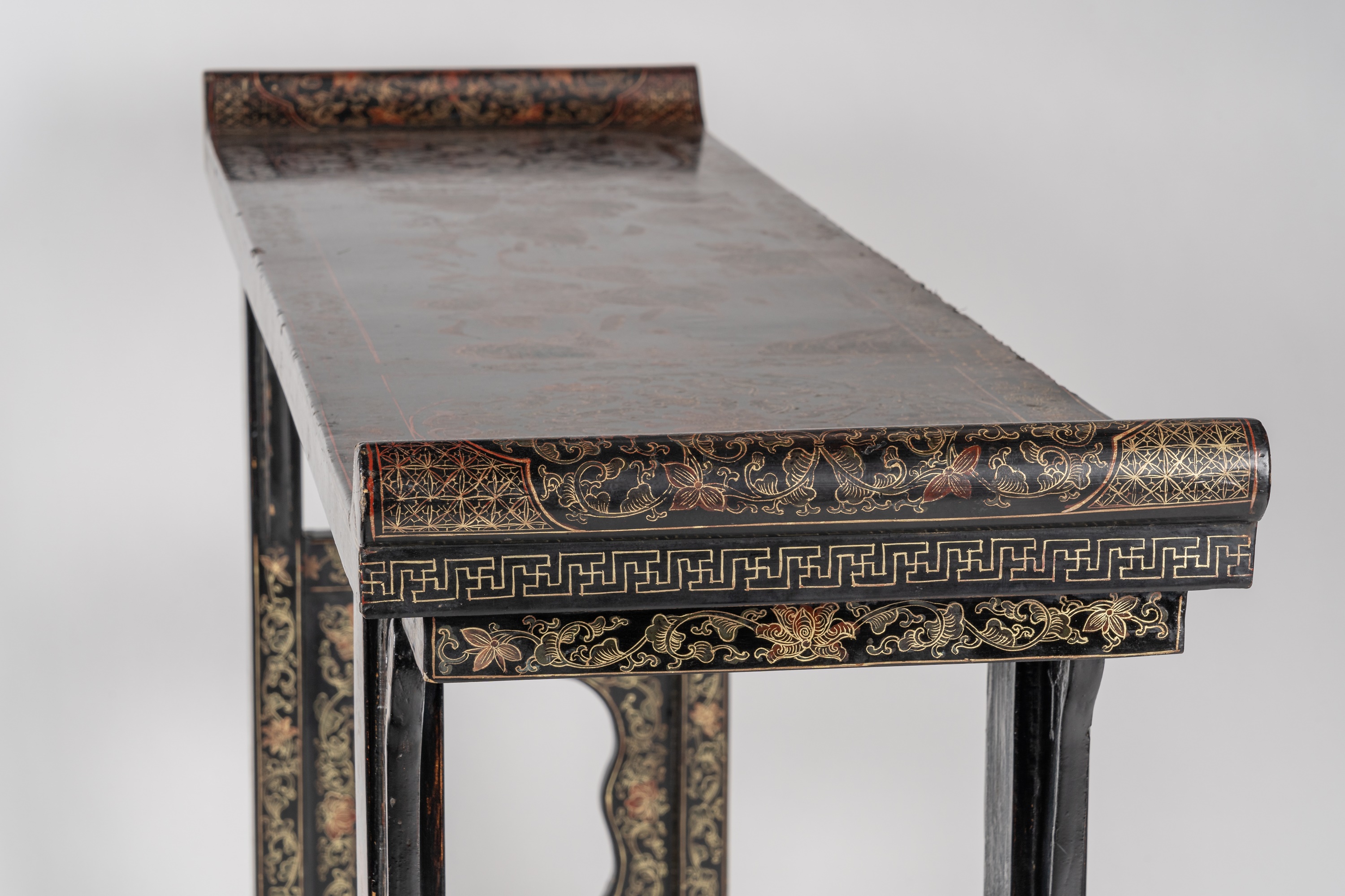 A CHINESE LACQUERED ALTAR TABLE, QING - Image 6 of 11
