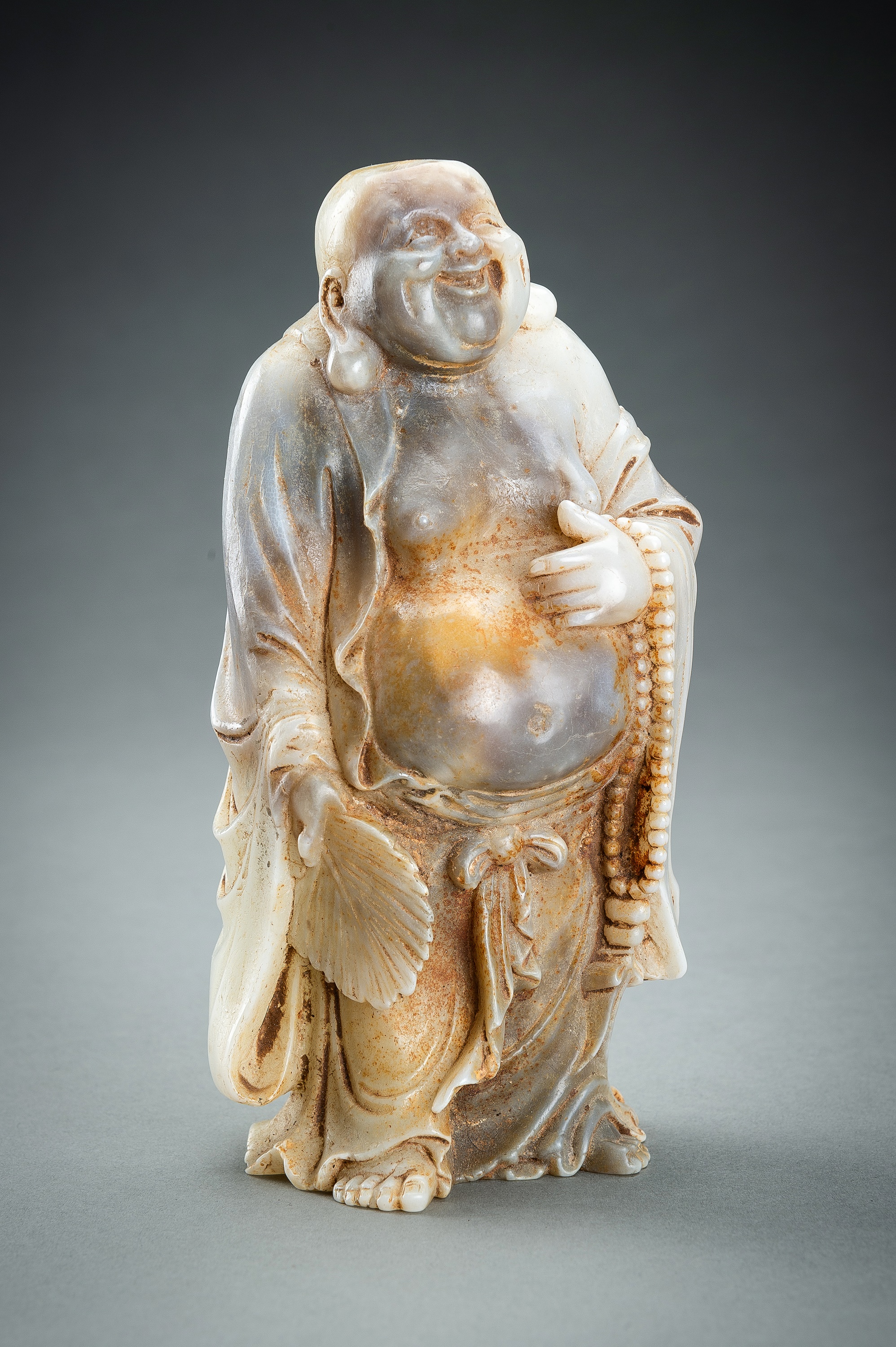 AN AGATE FIGURE OF BUDAI - Image 10 of 13