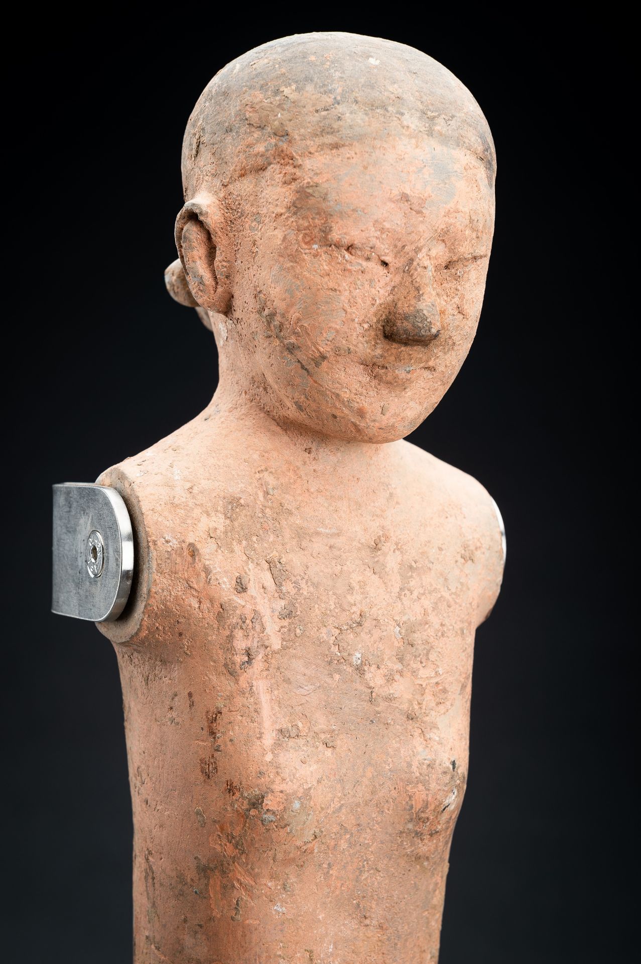 A RARE POTTERY FIGURE OF A FEMALE, WESTERN HAN - Image 12 of 16