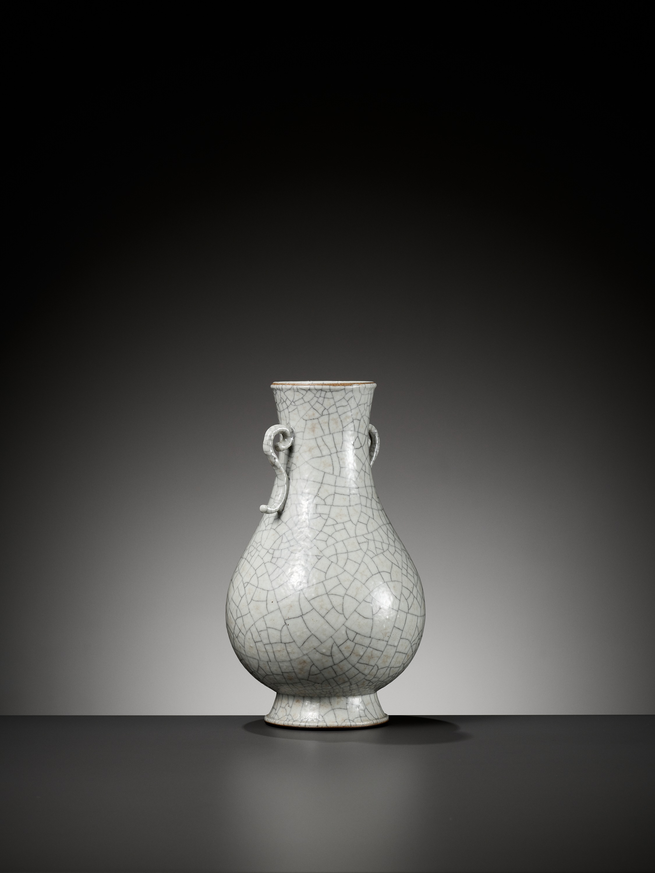 A GUAN-TYPE GLAZED PEAR-SHAPED VASE, HU, 19TH CENTURY - Image 7 of 11