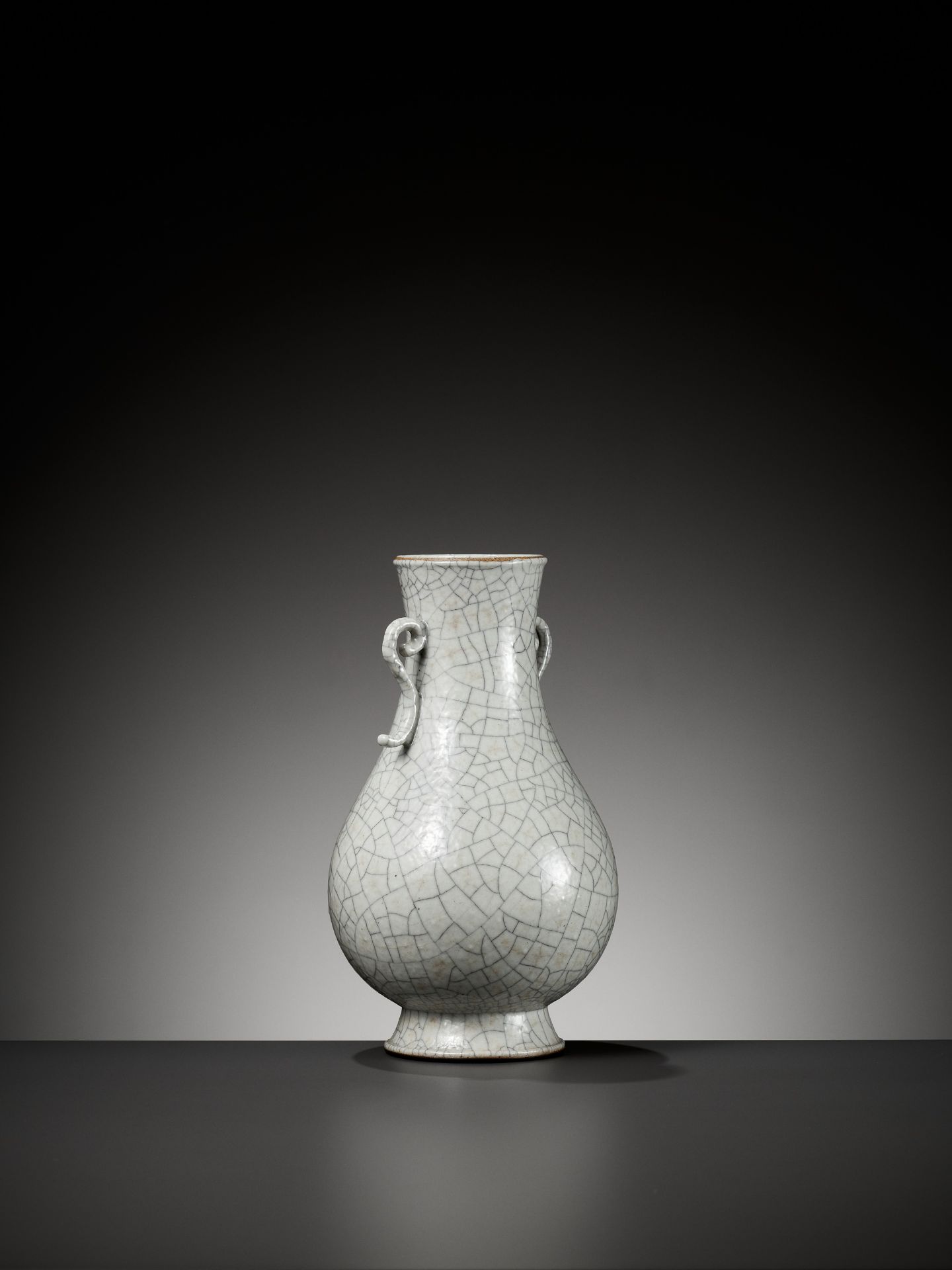 A GUAN-TYPE GLAZED PEAR-SHAPED VASE, HU, 19TH CENTURY - Bild 7 aus 11