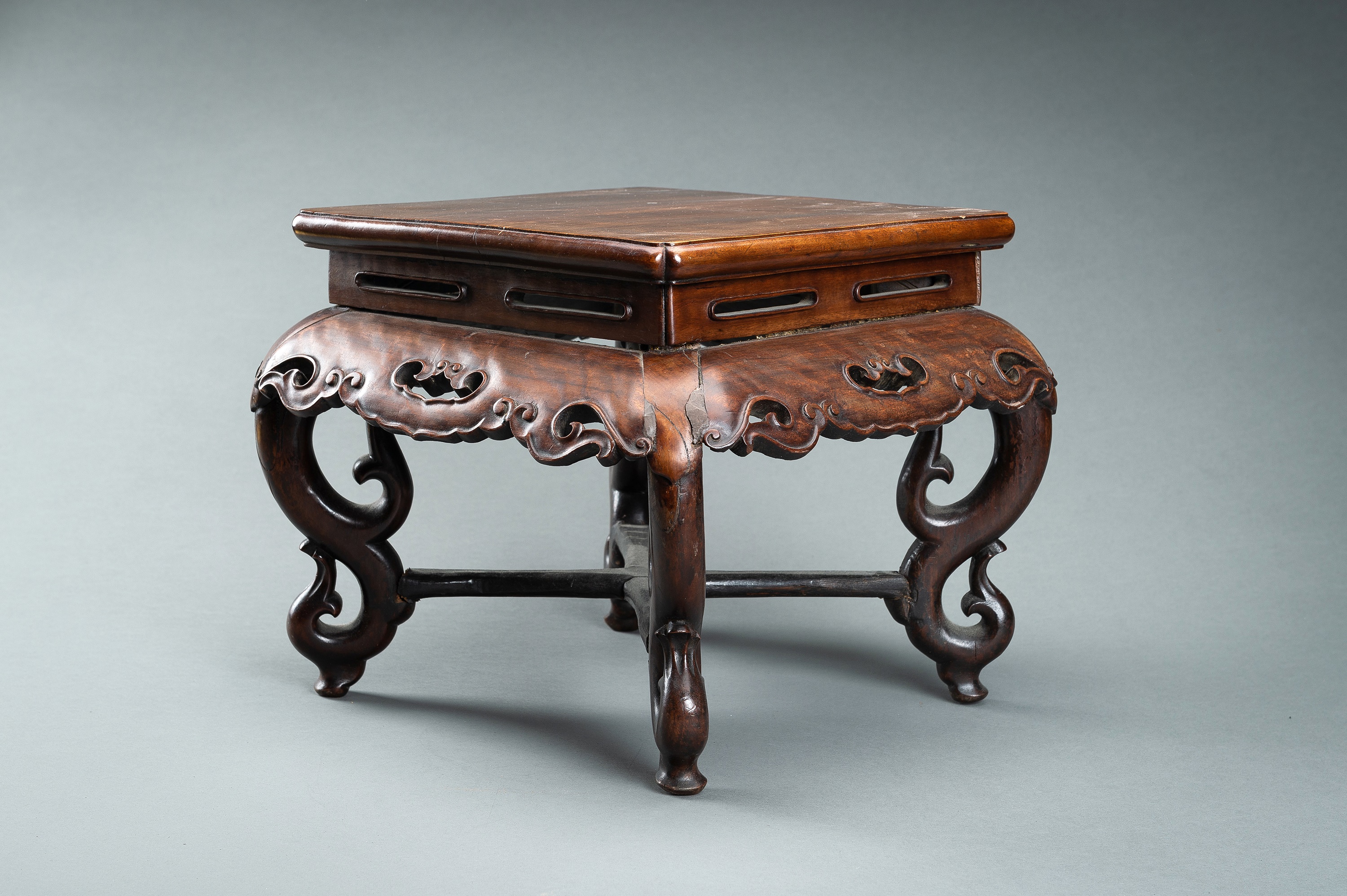 A HARDWOOD DISPLAY STAND, QING - Image 10 of 14