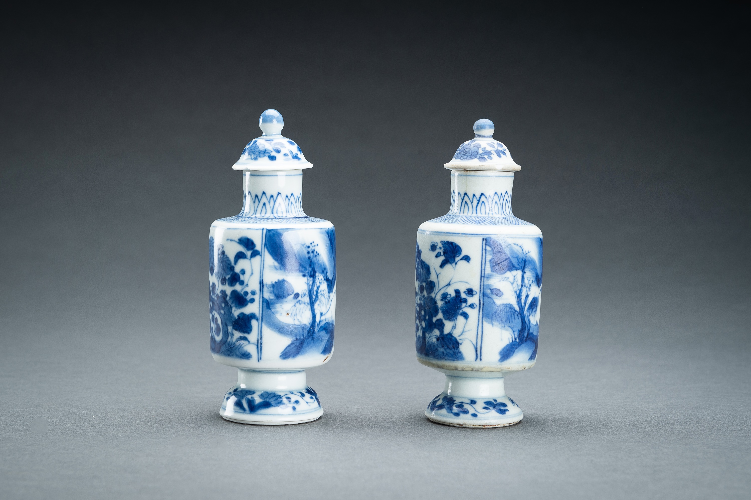 TWO BLUE AND WHITE PORCELAIN VASES WITH COVERS, 17th CENTURY - Image 5 of 15