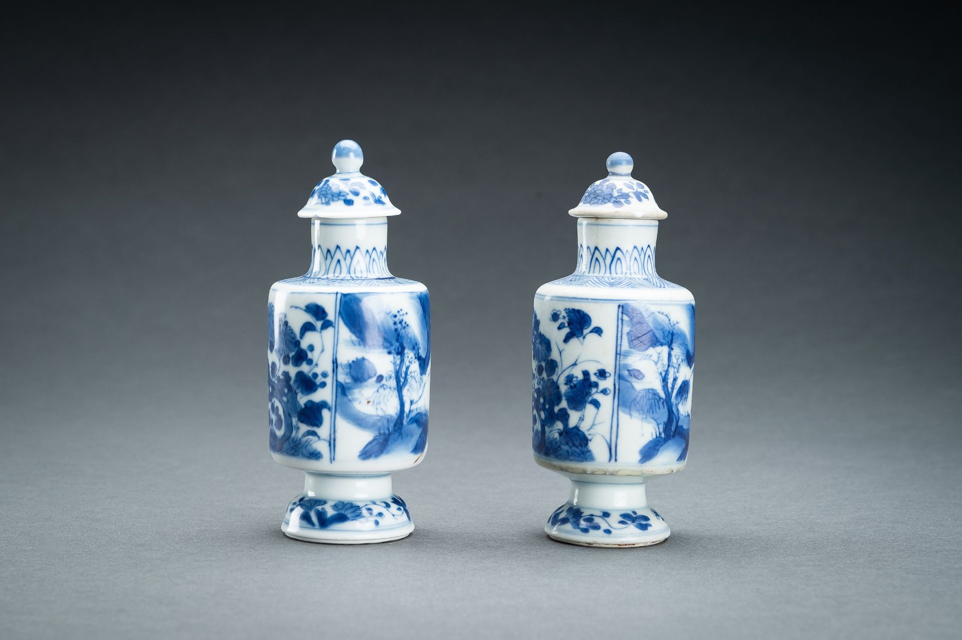 TWO BLUE AND WHITE PORCELAIN VASES WITH COVERS, 17th CENTURY - Bild 5 aus 15