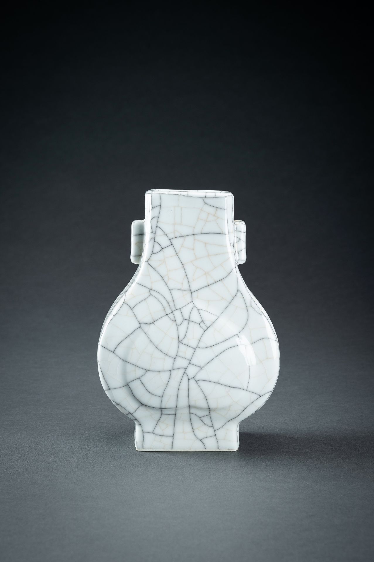 A GUAN-TYPE CRACKLED 'PEACH' VASE, HU, c. 1920s - Image 5 of 13