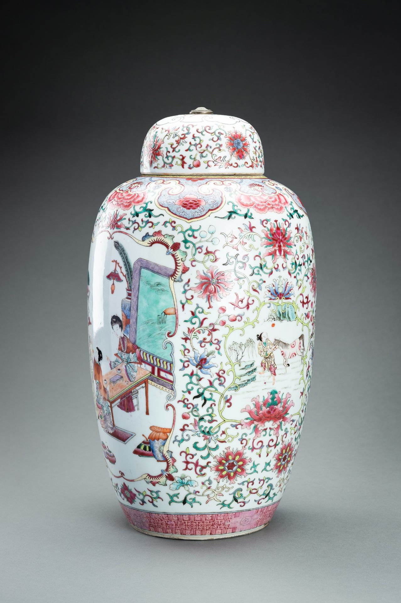 A LARGE FAMILLE ROSE PORCELAIN VASE AND COVER, QING - Image 3 of 18