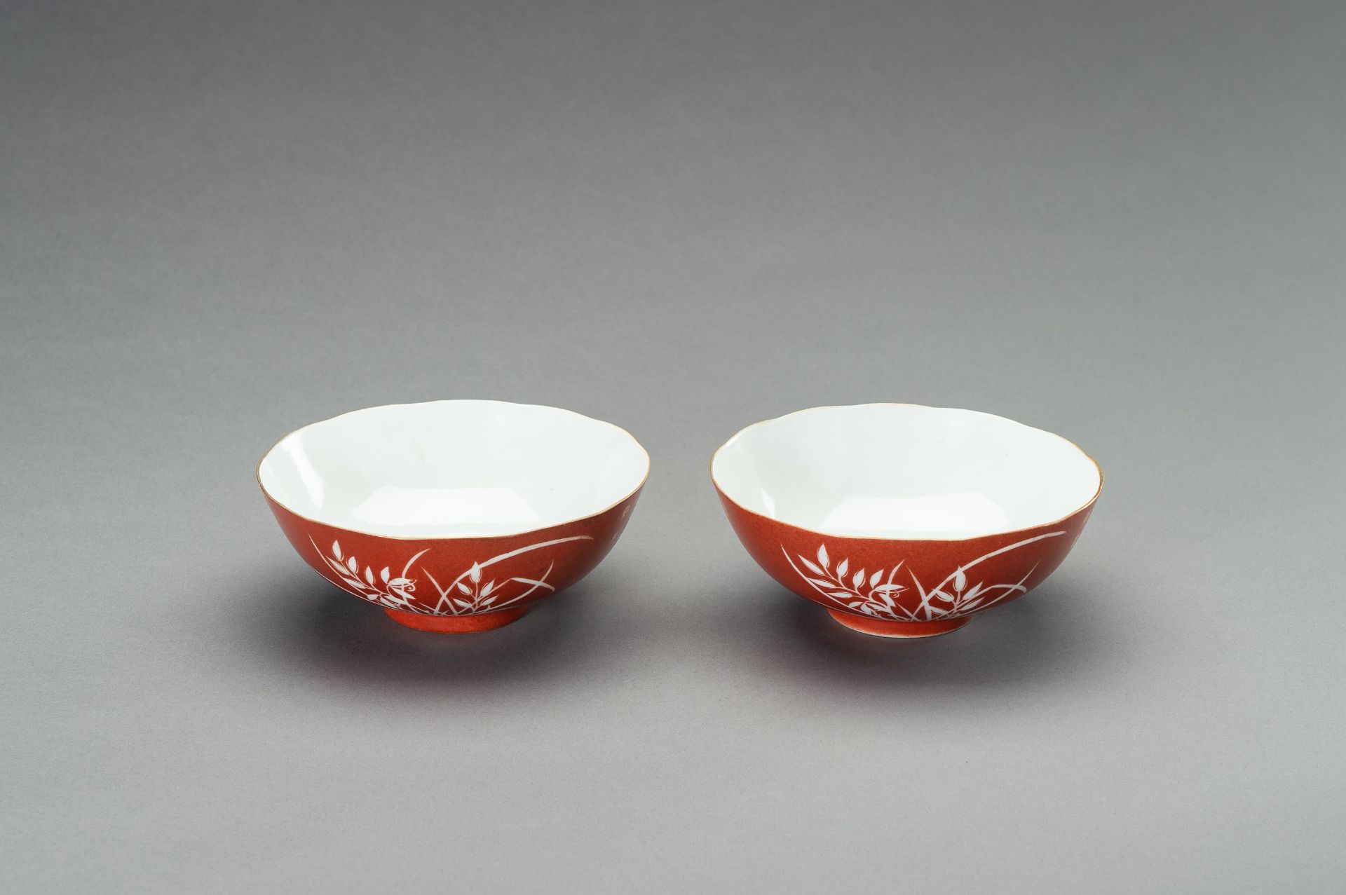 A PAIR OF CORAL RED PORCELAIN BOWLS, REPUBLIC PERIOD - Image 3 of 9