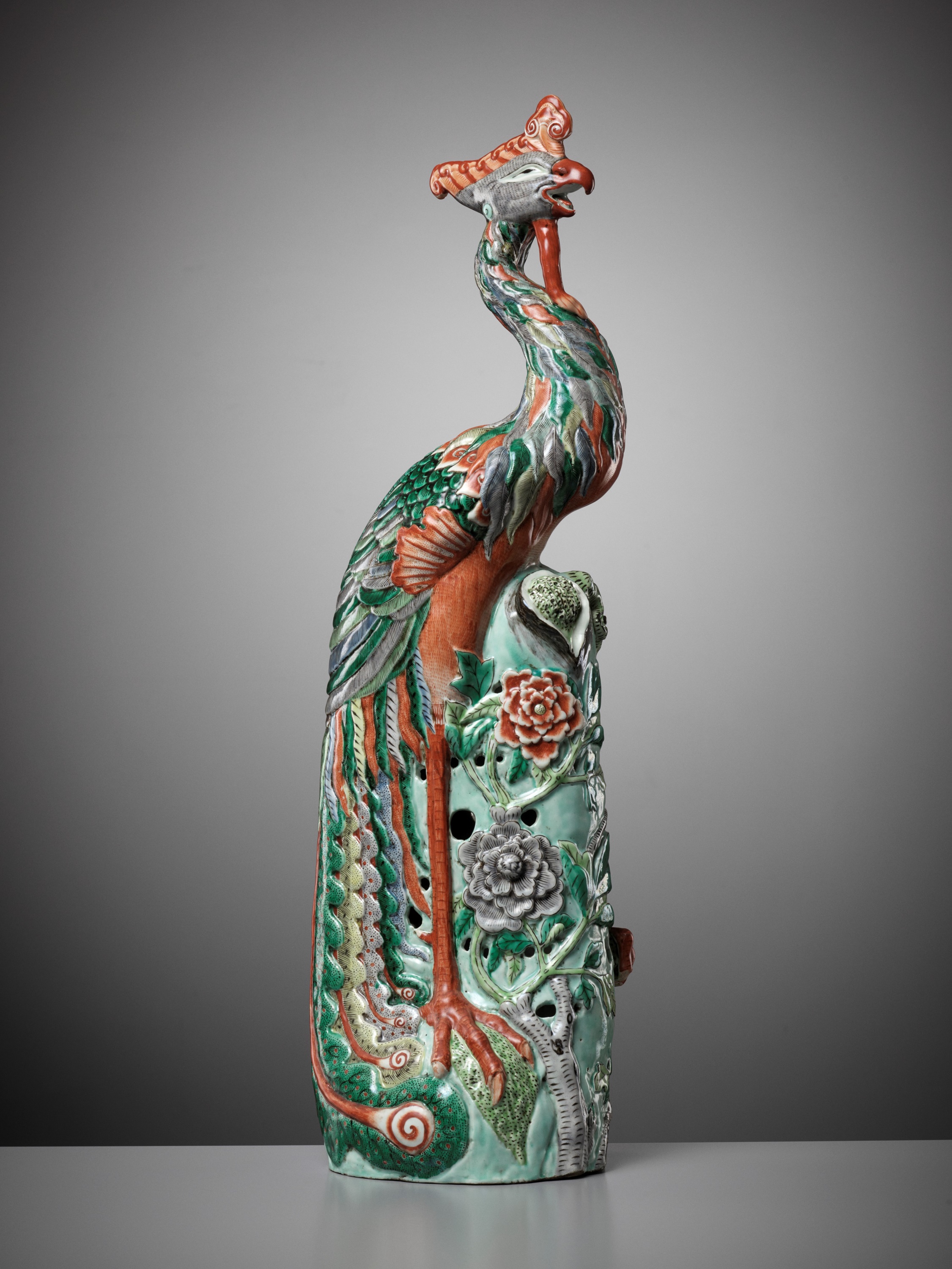 AN EXCEPTIONALLY LARGE FAMILLE VERTE FIGURE OF A PHOENIX, MID-QING DYNASTY