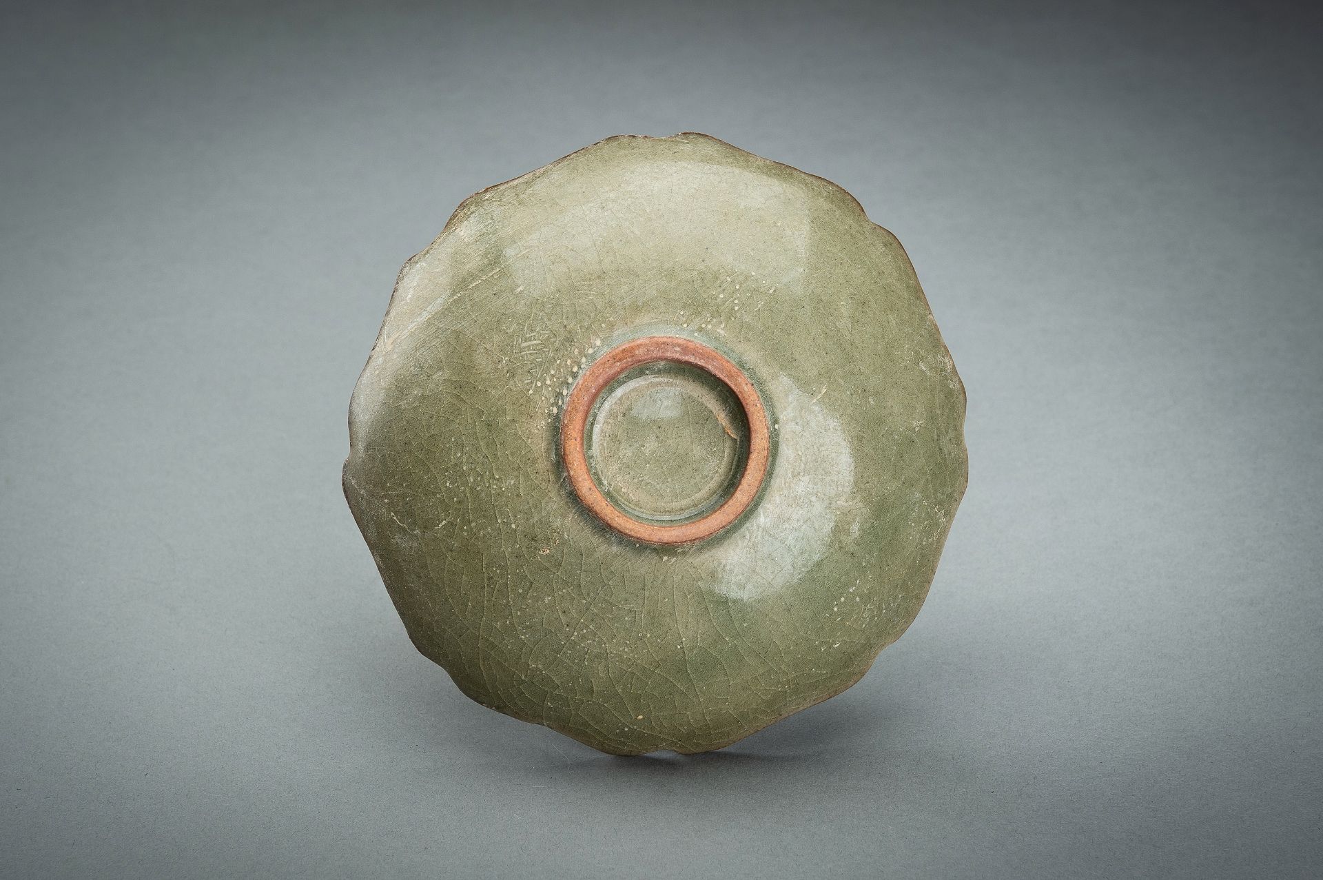 A LONGQUAN CELADON 'FISH' BOWL, NORTHERN SONG STYLE - Image 13 of 14