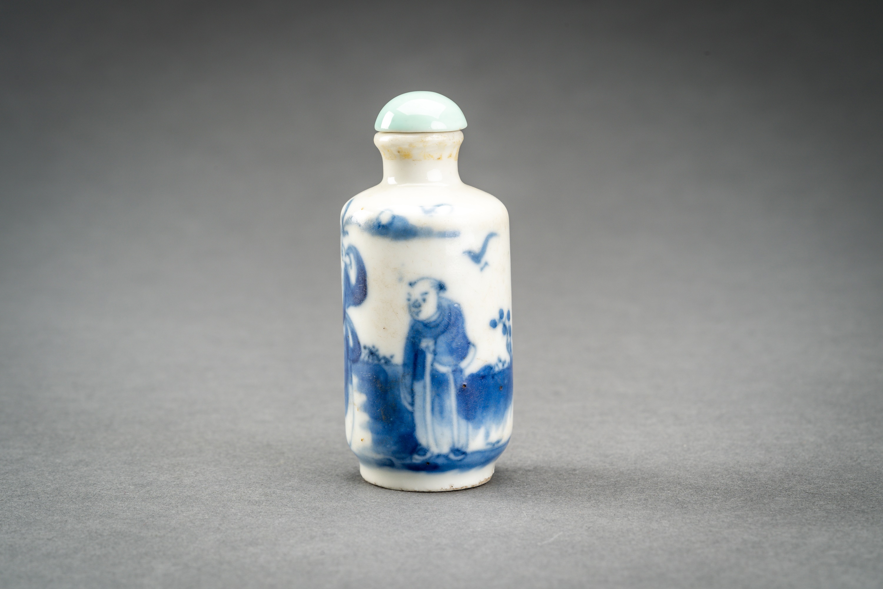 A BLUE AND WHITE PORCELAIN SNUFF BOTTLE, 19TH CENTURY - Image 2 of 7