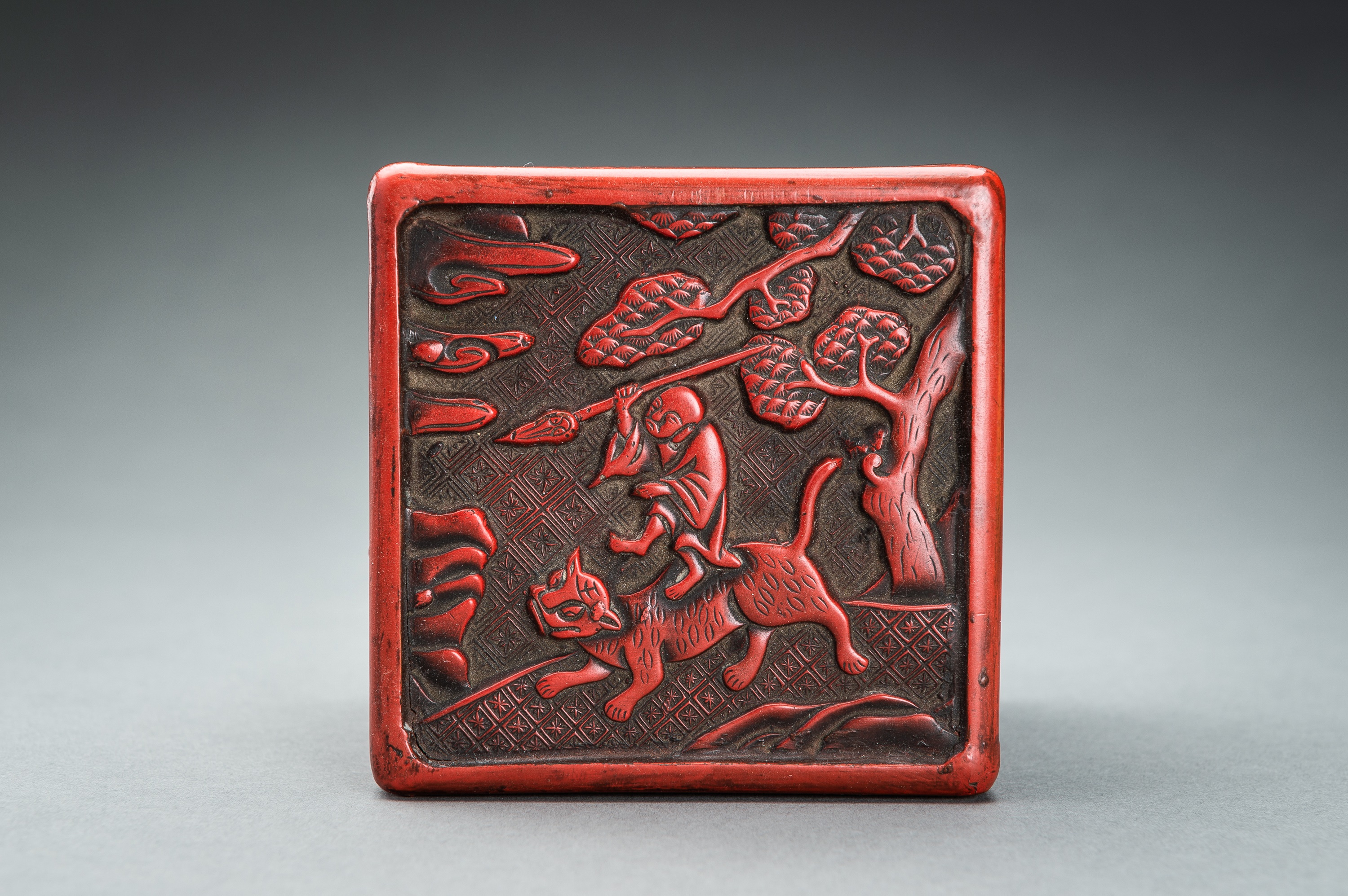 A CINNABAR LACQUER 'IMMORTALS AND BUDAI' BOX AND COVER, QING - Image 5 of 14