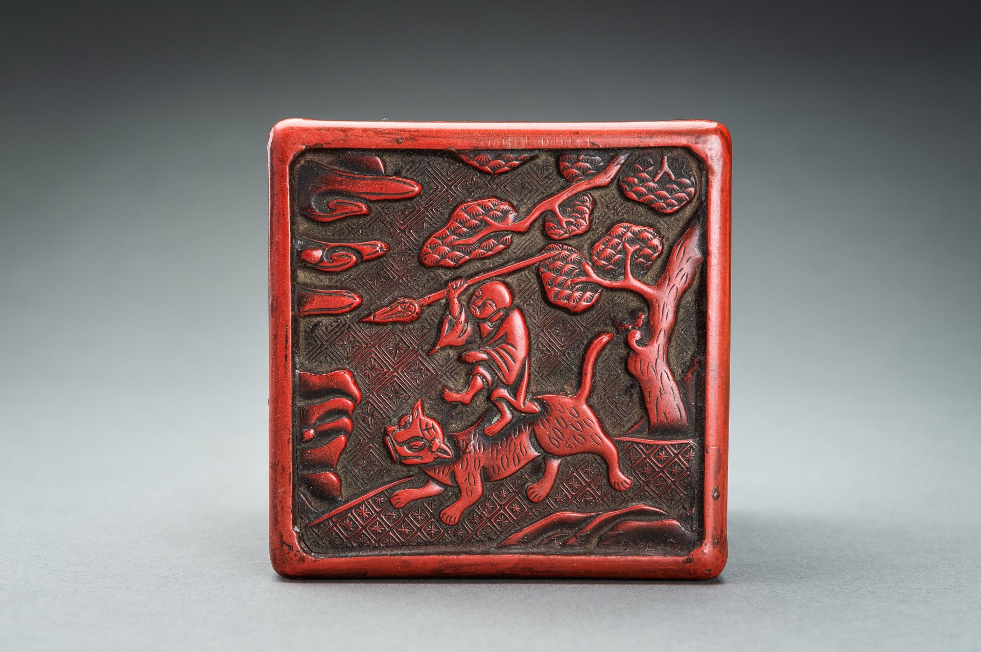 A CINNABAR LACQUER 'IMMORTALS AND BUDAI' BOX AND COVER, QING - Image 5 of 14