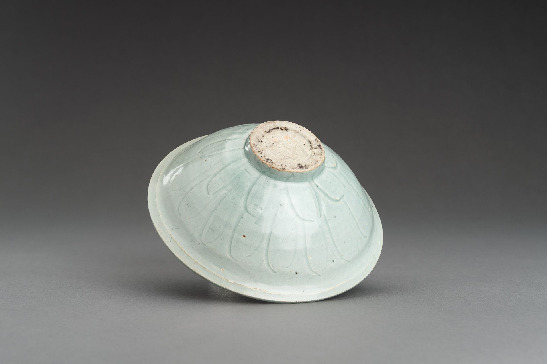 A QINGBAI GLAZED PORCELAIN BOWL WITH INCISED DECORATION - Image 12 of 12