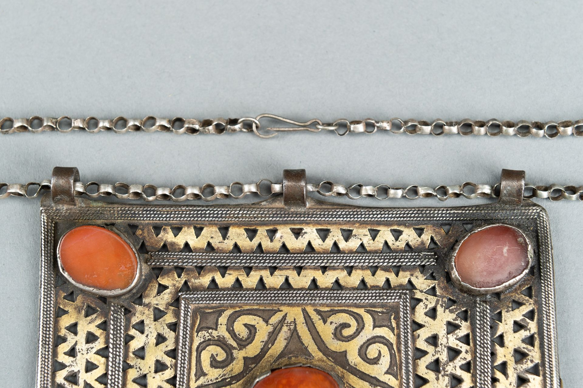 A TURKOMAN METAL AND CARNELIAN CHEST ORNAMENT, c. 1900s - Image 6 of 10