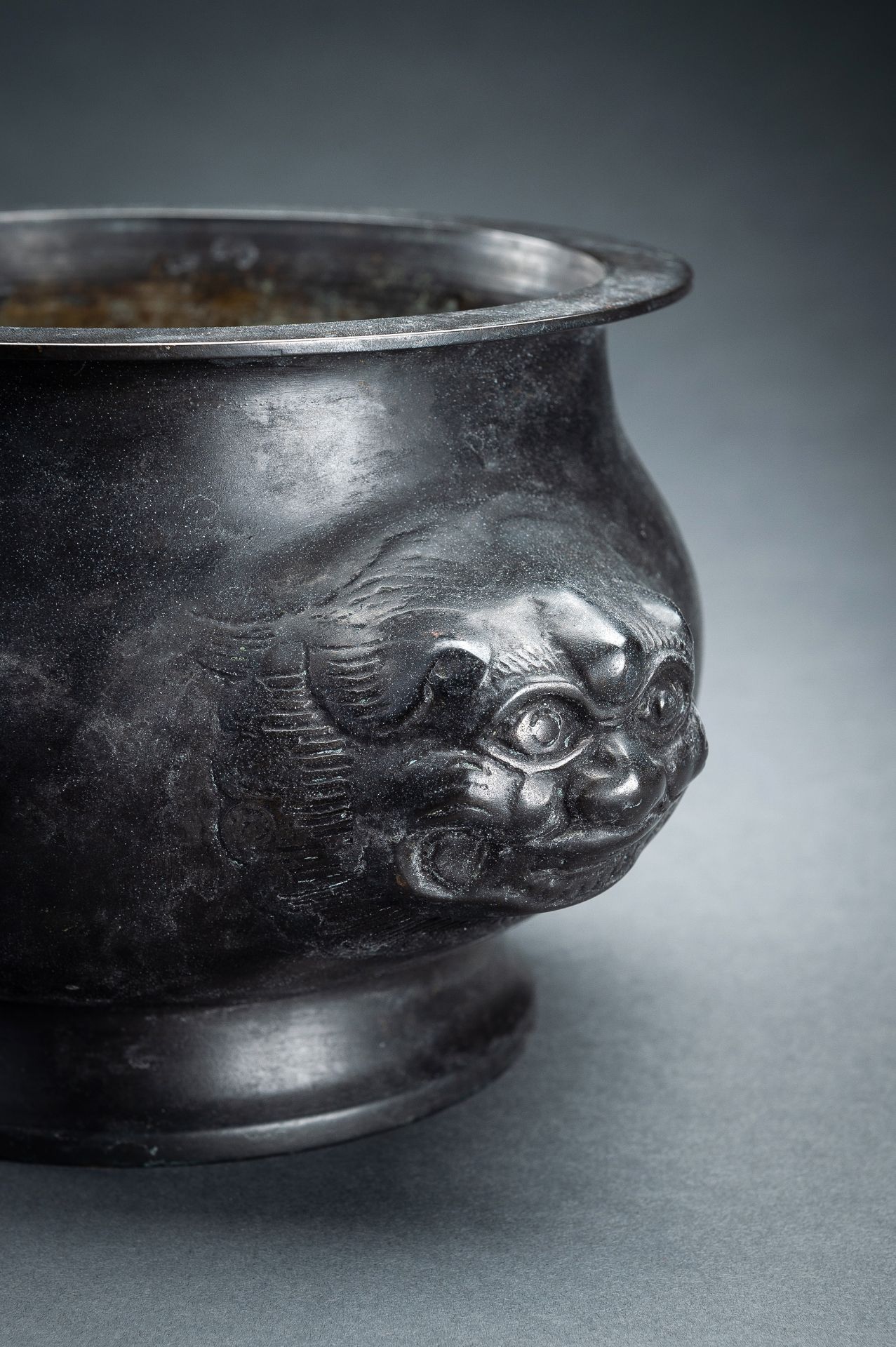 A BRONZE CENSER WITH BUDDHIST LION MASKS, QING - Bild 4 aus 14