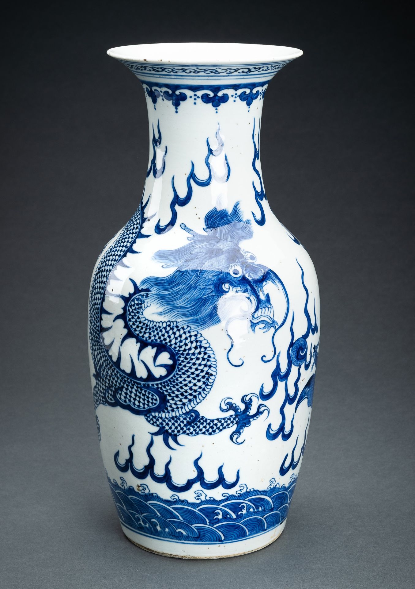 A BLUE AND WHITE 'DRAGON AND PHOENIX' PORCELAIN VASE, c. 1900s