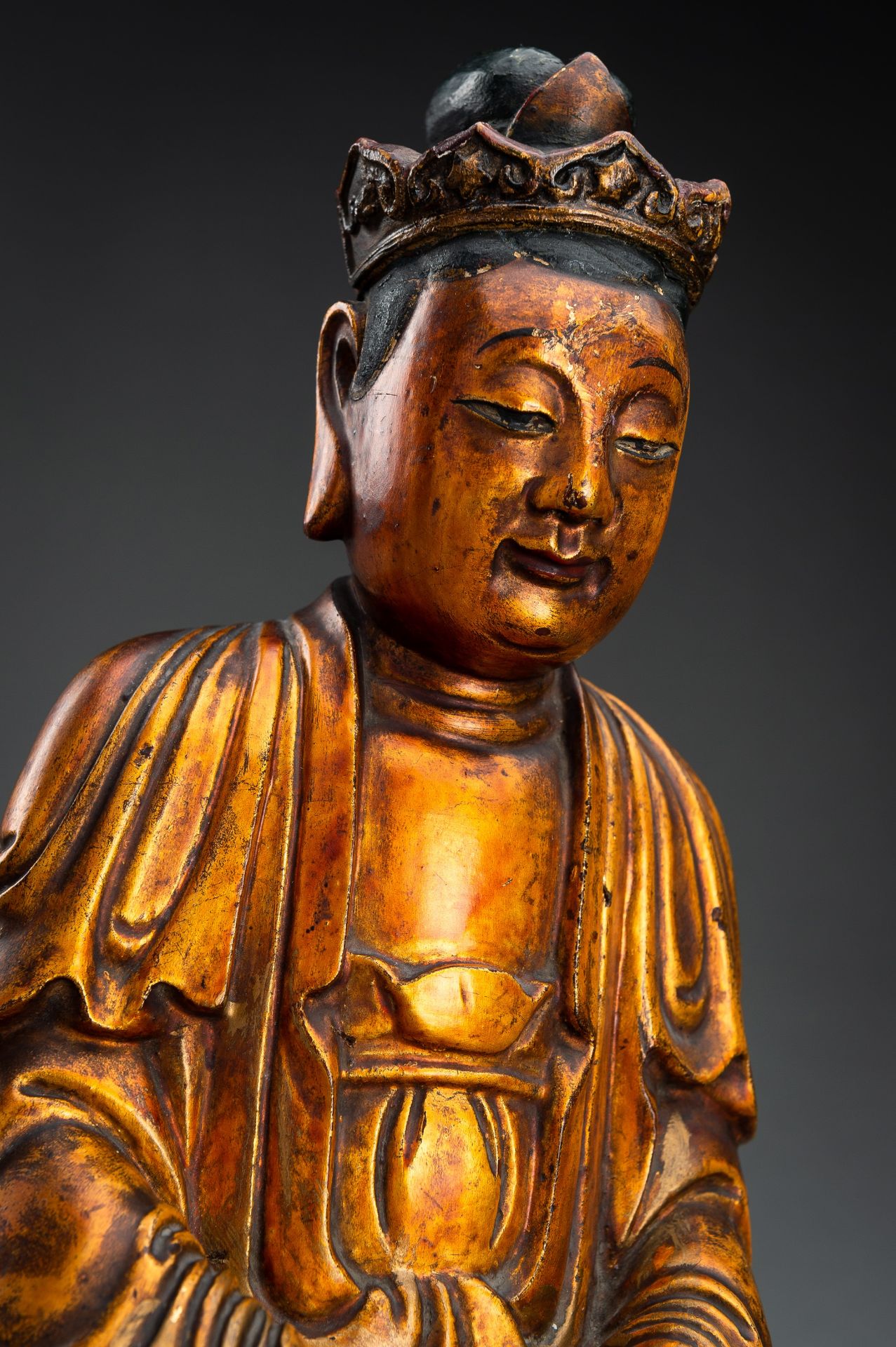 A GILT-LACQUERED WOOD FIGURE OF BUDDHA, 18TH-19TH CENTURY - Image 3 of 12