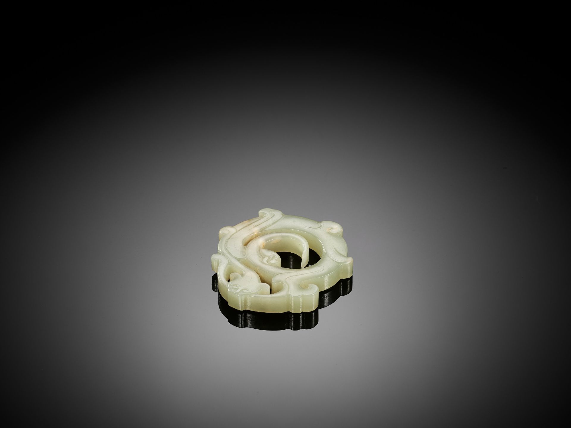 A CELADON JADE 'DRAGON' PENDANT, HUAN, HAN DYNASTY - Image 8 of 10