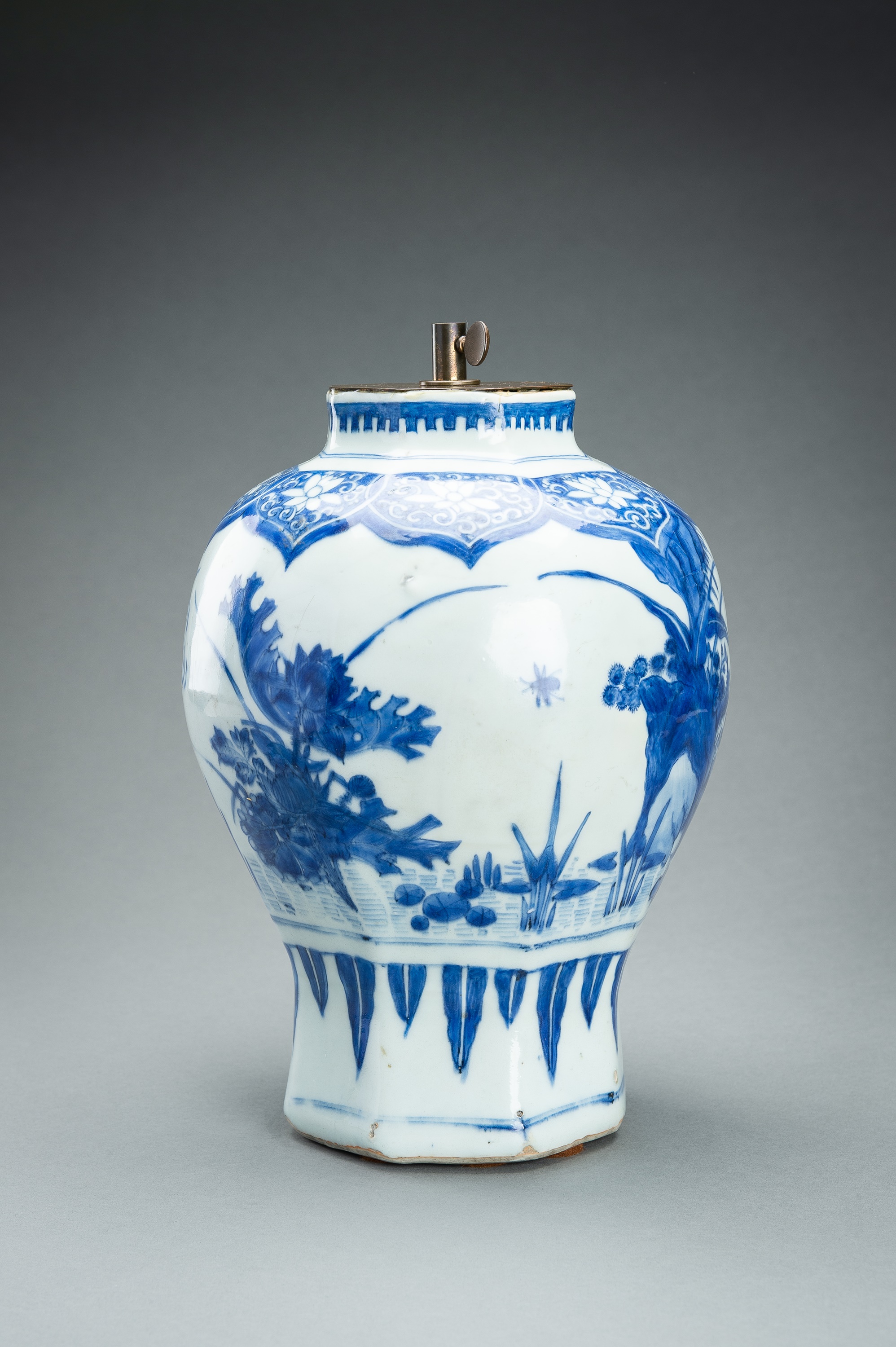 A BLUE AND WHITE PORCELAIN 'BIRDS AND FLOWERS' VASE, QING - Image 7 of 14