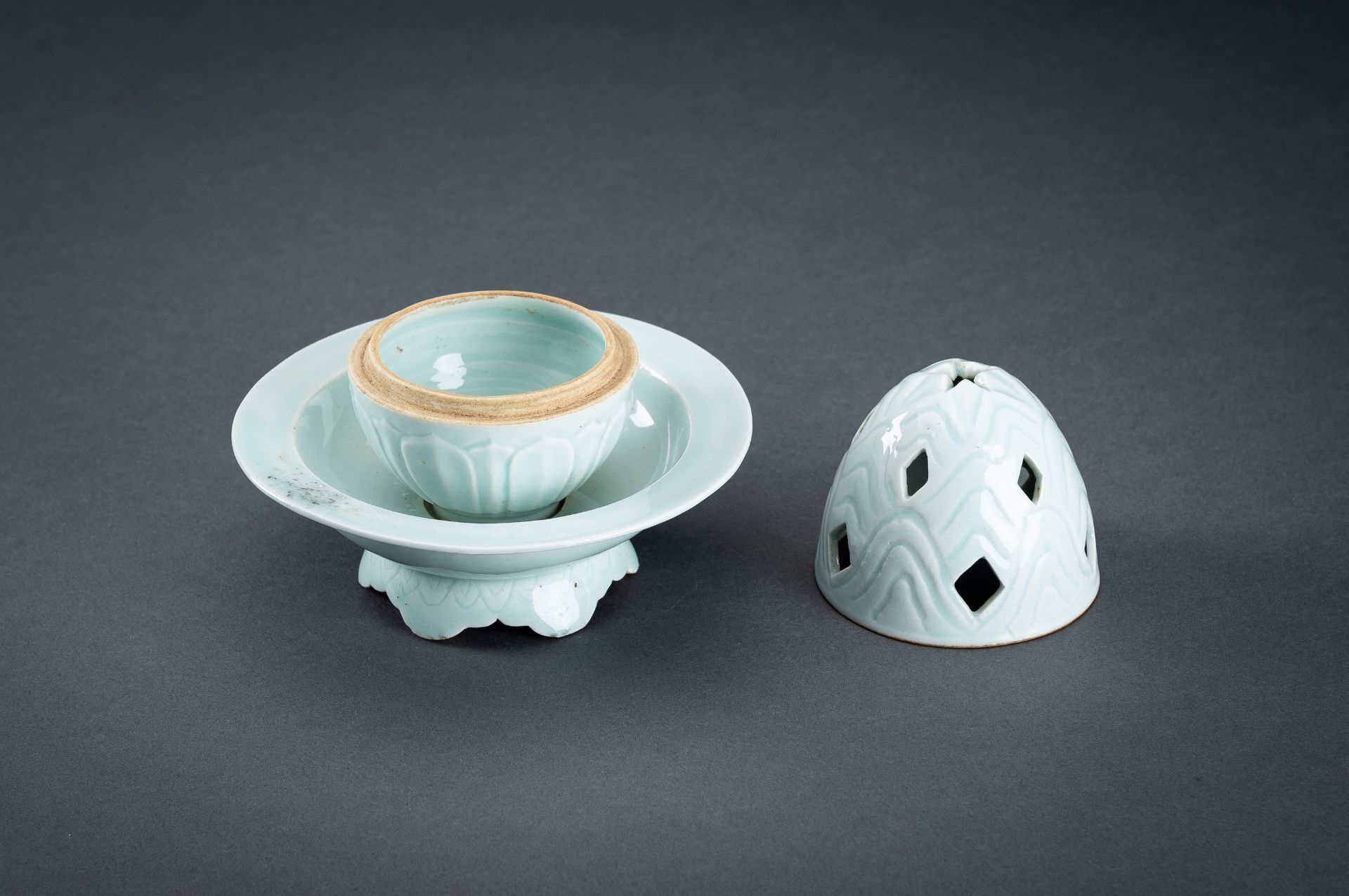 A FINE SONG STYLE QINGBAI GLAZE PORCELAIN INCENSE BURNER - Image 11 of 12