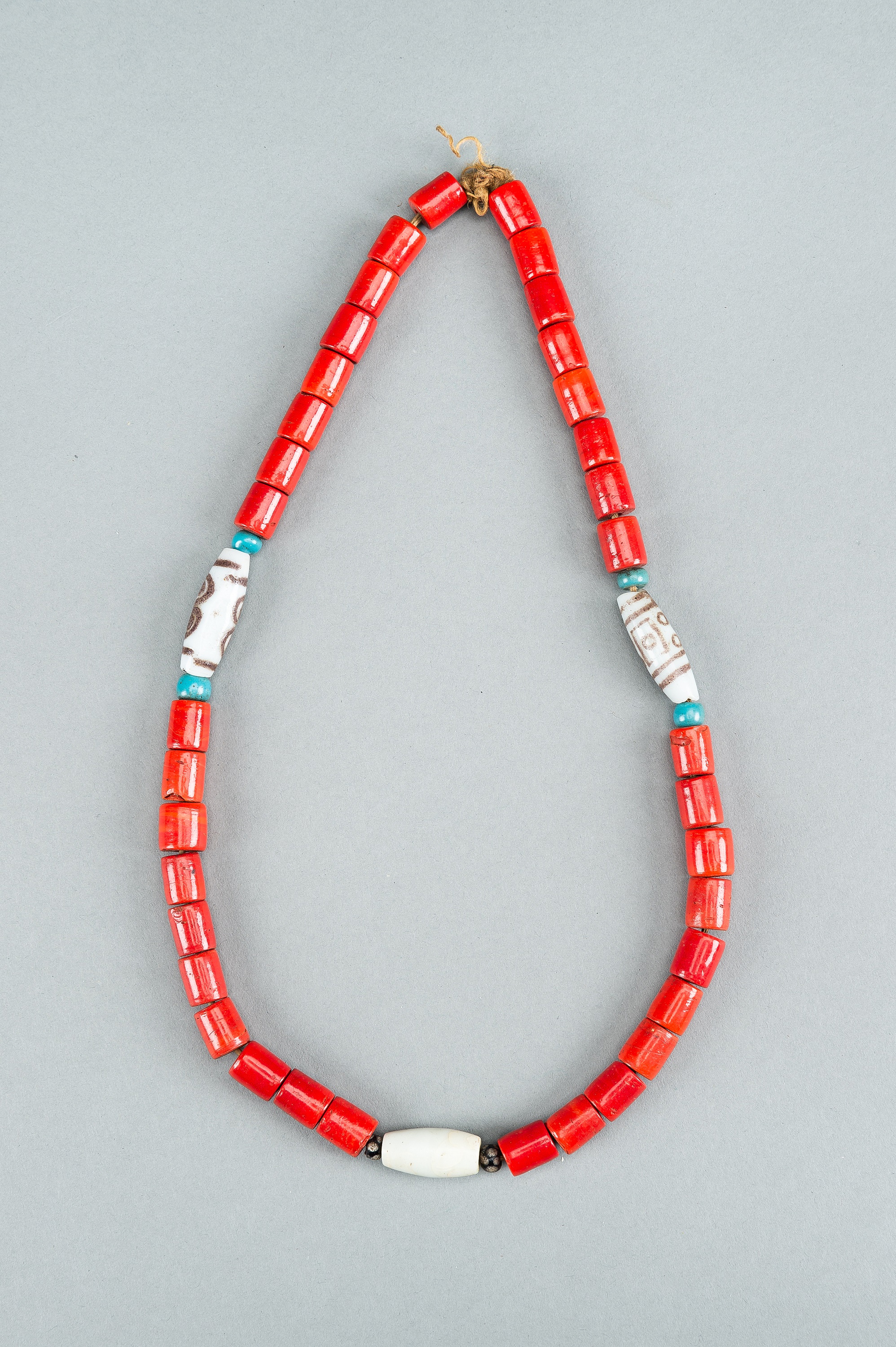 A NAGALAND DZI AND CORAL GLASS NECKLACE, c. 1900s - Image 8 of 9