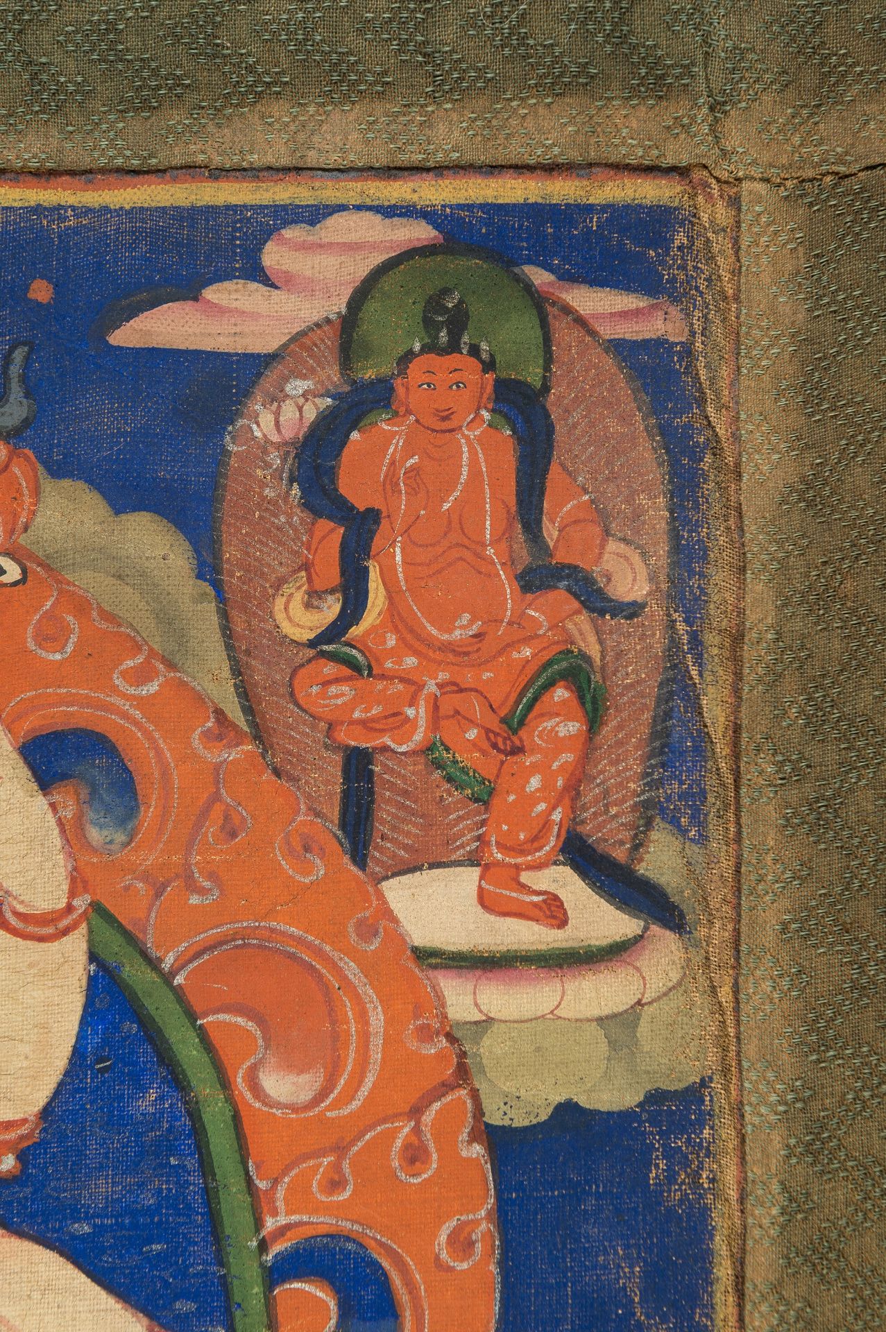 A THANGKA OF WHITE MAHAKALA, 19TH CENTURY - Image 8 of 10