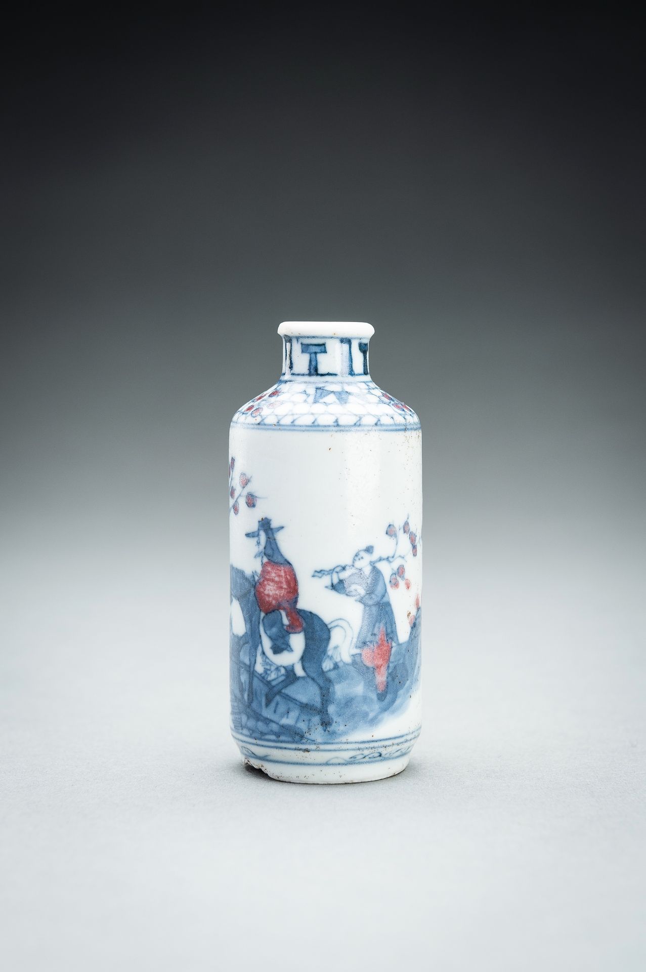 A BLUE AND IRON-RED 'MENG HAORAN' SNUFF BOTTLE, QING - Image 2 of 11