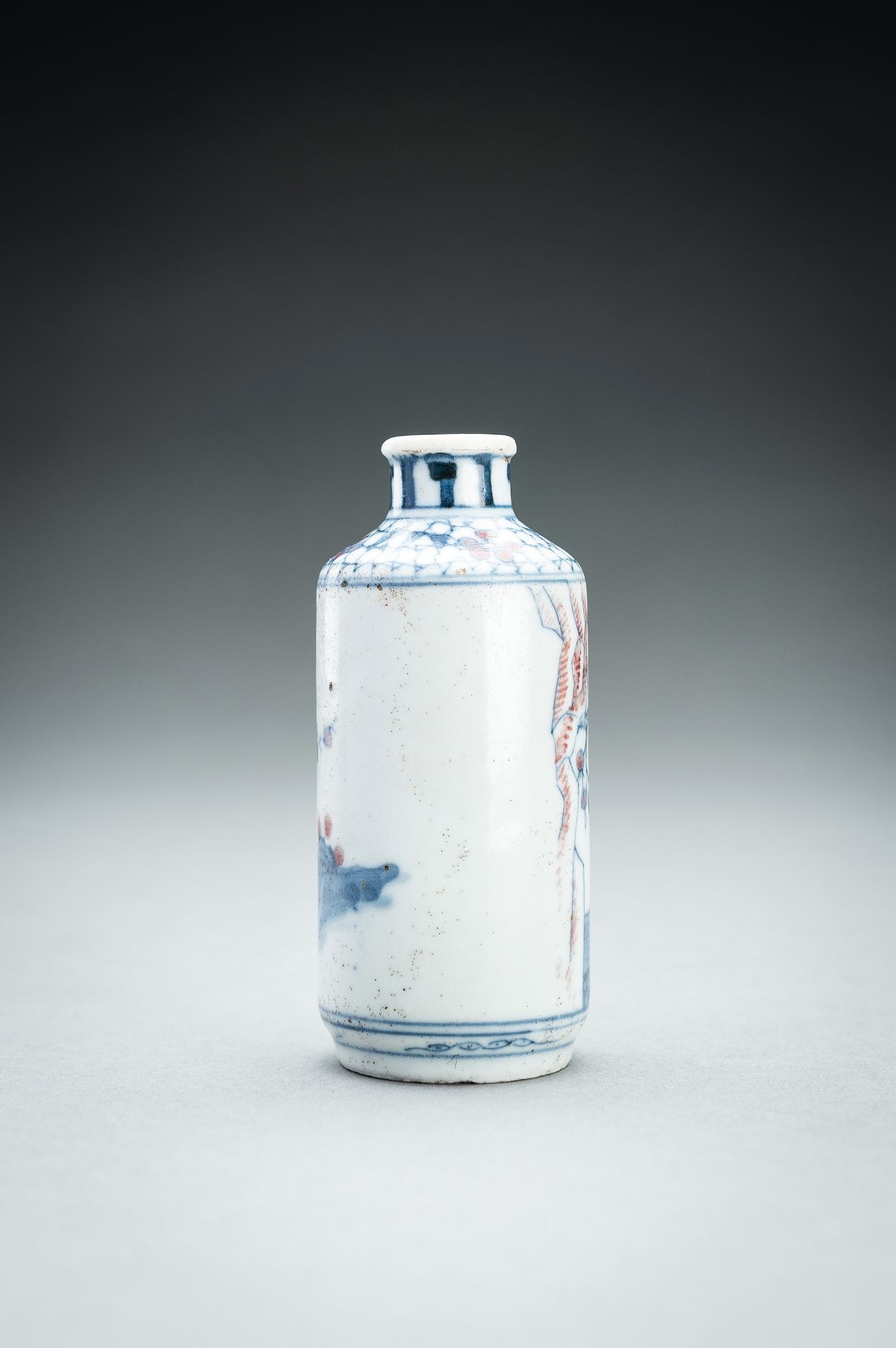 A BLUE AND IRON-RED 'MENG HAORAN' SNUFF BOTTLE, QING - Image 6 of 11