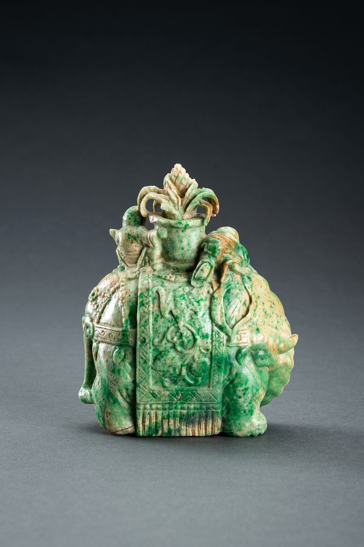 A JADEITE CARVING OF AN ELEPHANT AND BOYS, REPUBLIC PERIOD - Bild 8 aus 14