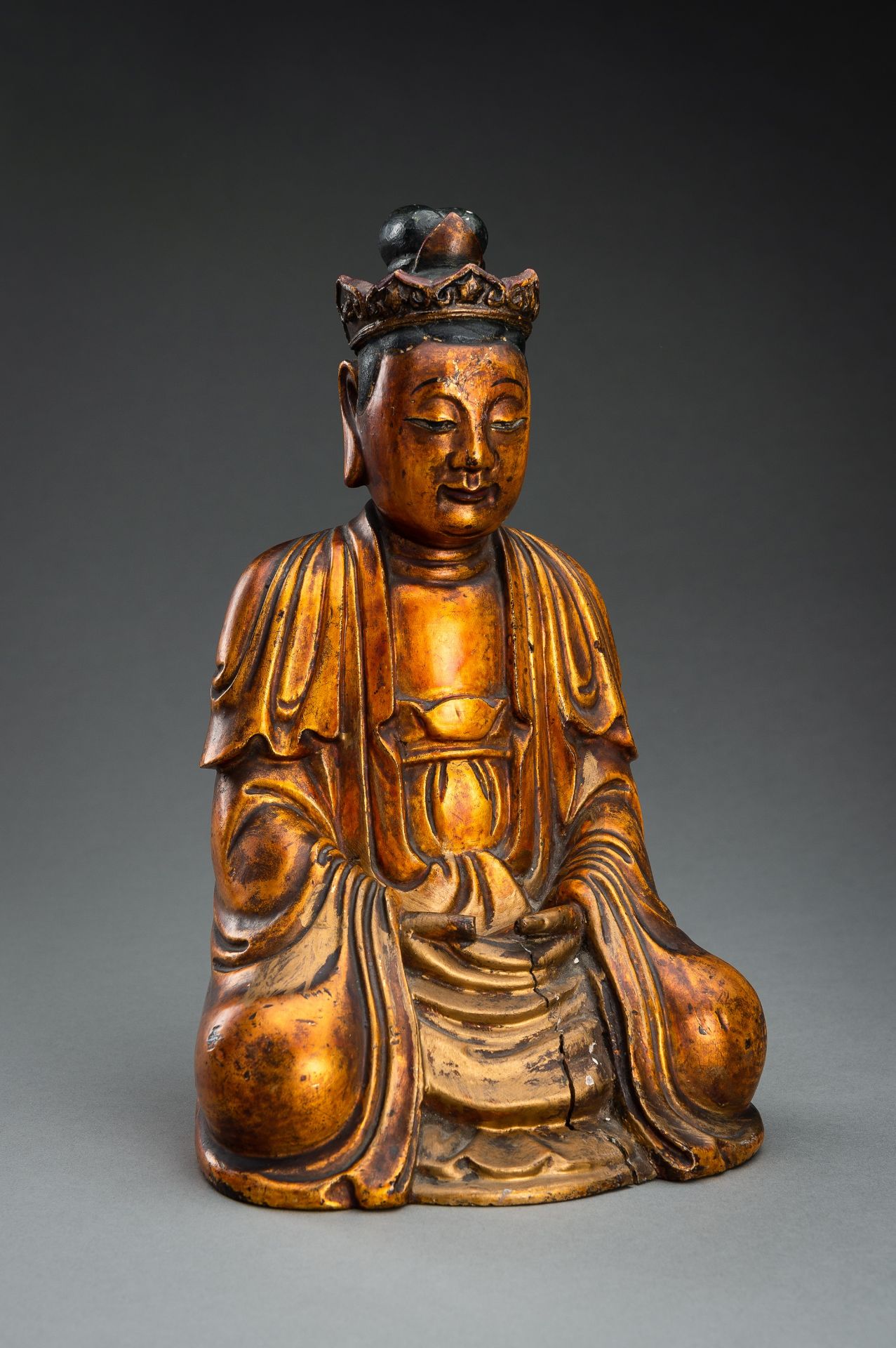 A GILT-LACQUERED WOOD FIGURE OF BUDDHA, 18TH-19TH CENTURY - Image 2 of 12