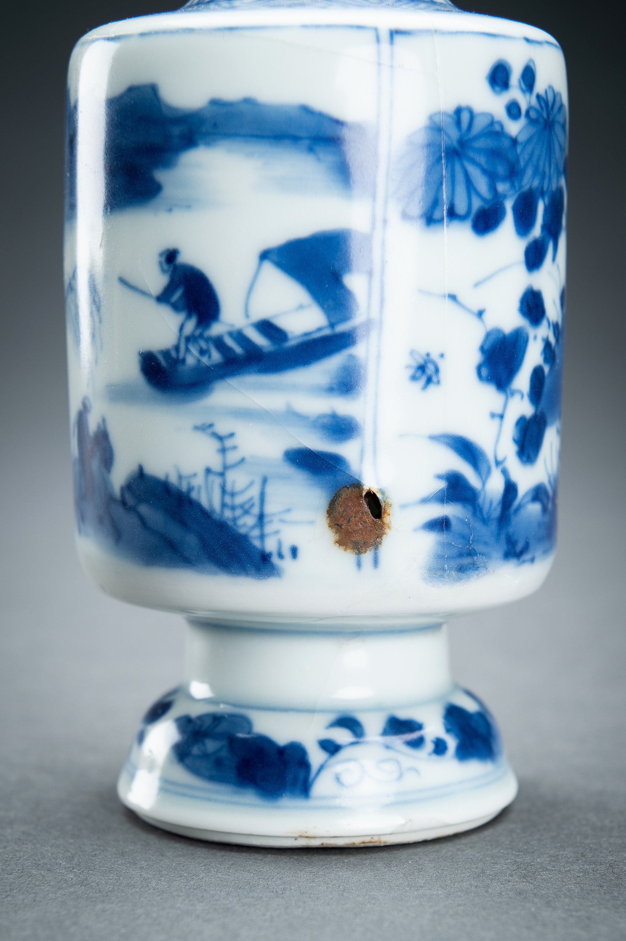 TWO BLUE AND WHITE PORCELAIN VASES WITH COVERS, 17th CENTURY - Image 8 of 15
