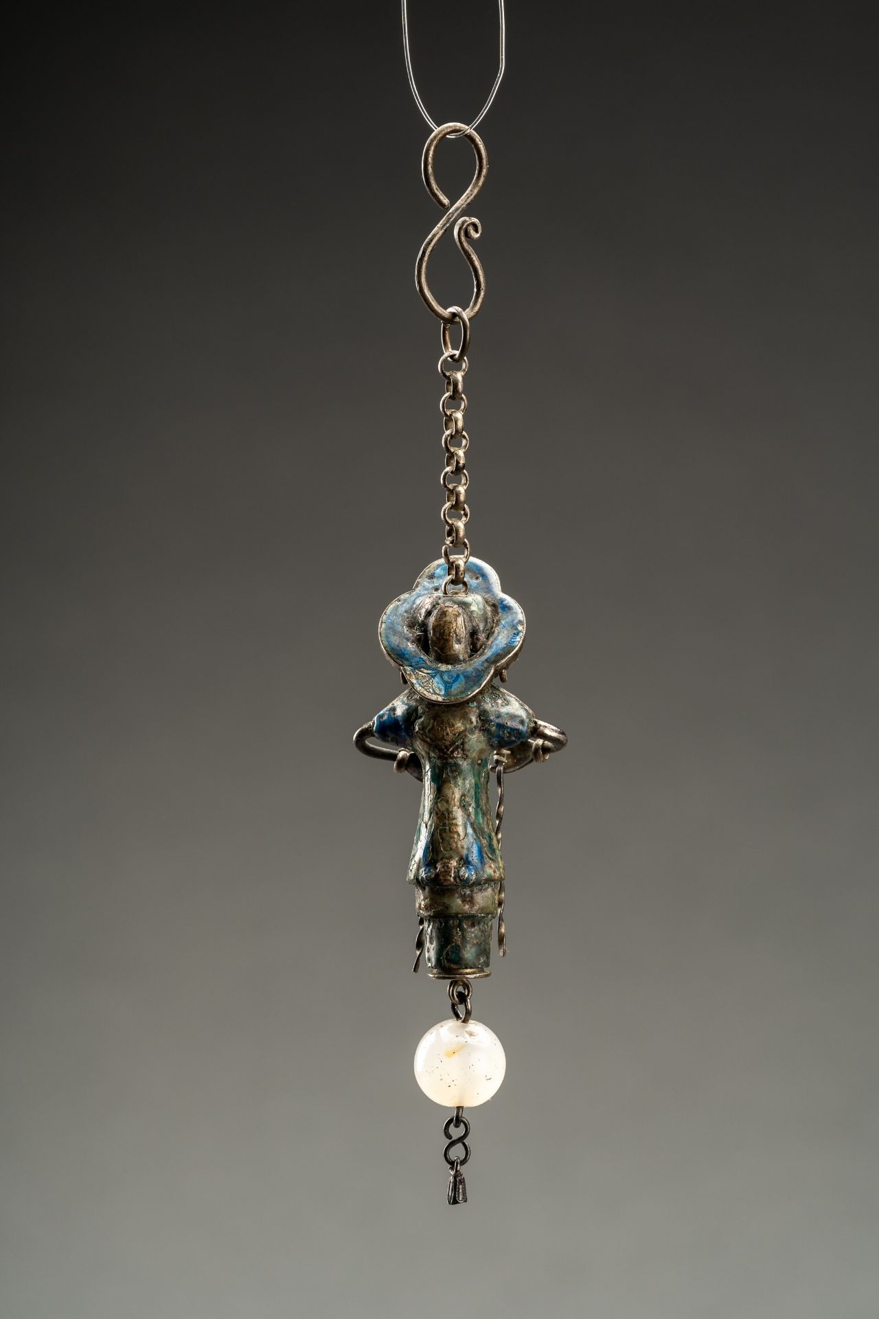 AN ENAMELED SILVER NEEDLE HOLDER, 17th CENTURY - Image 10 of 10