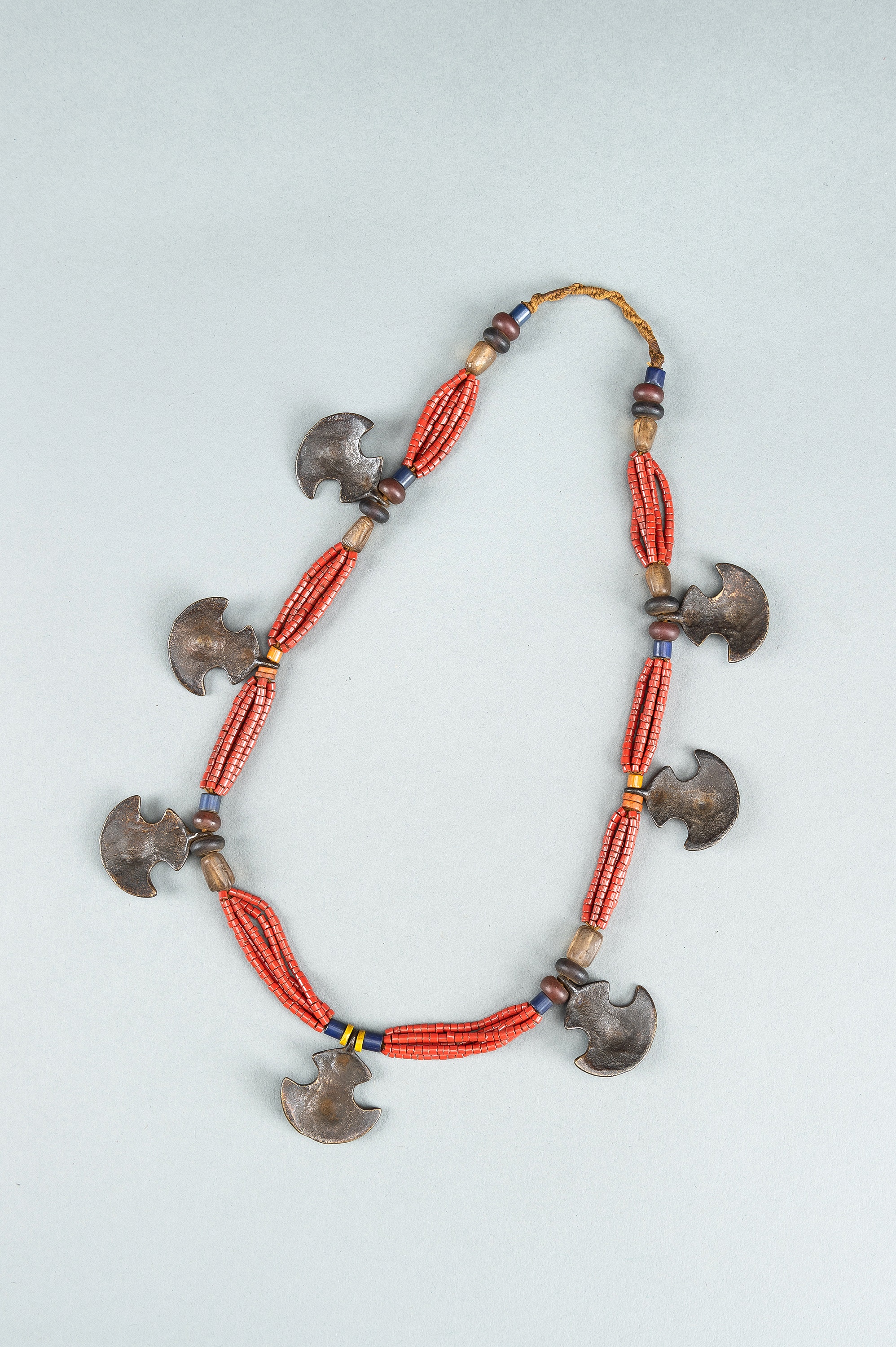 A NAGALAND MULTI-COLORED GLASS AND BRASS NECKLACE, c. 1900s - Image 10 of 11
