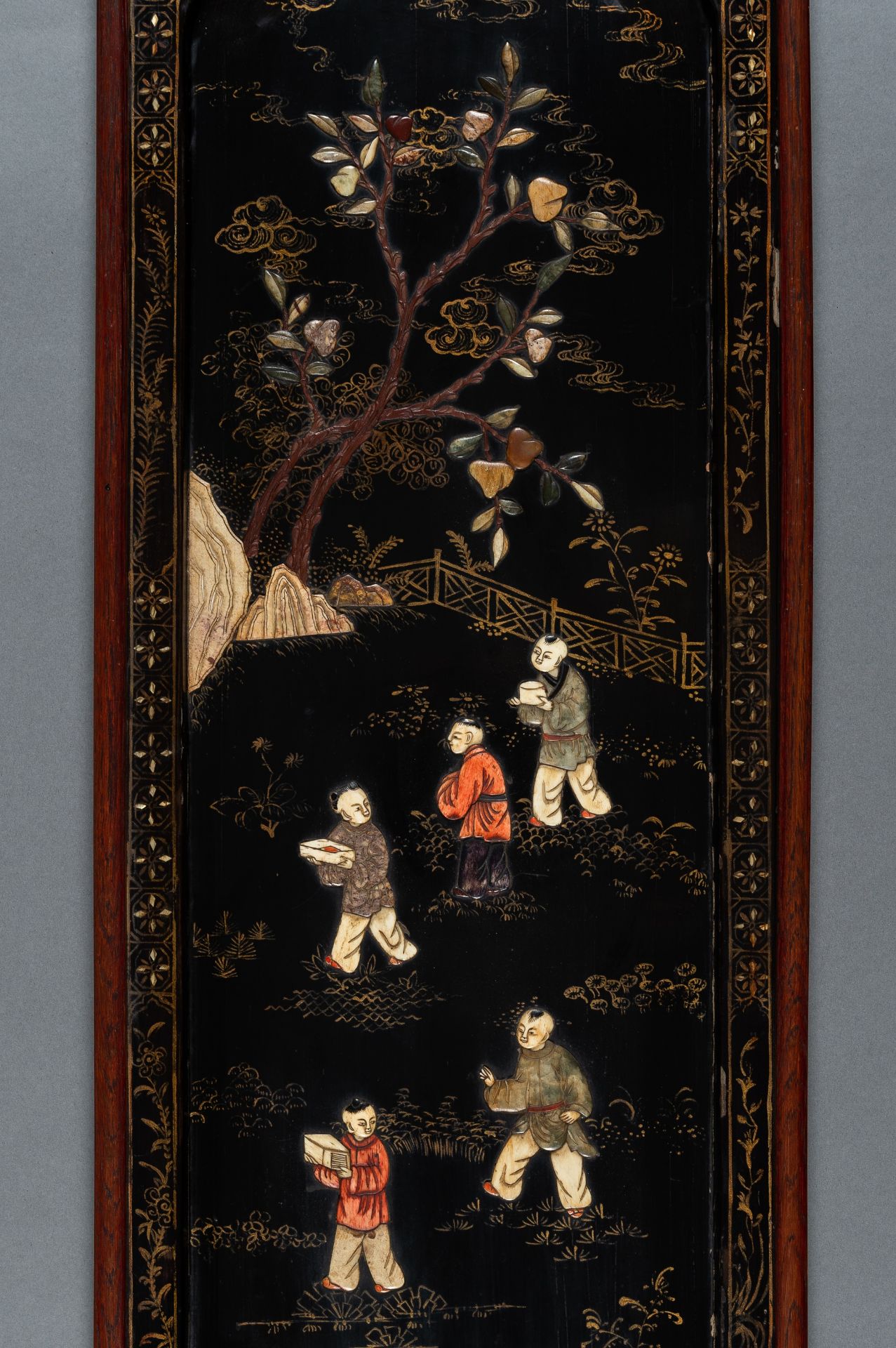 A PAIR OF INLAID LACQUERD WOOD PANELS, LATE QING - Image 8 of 16