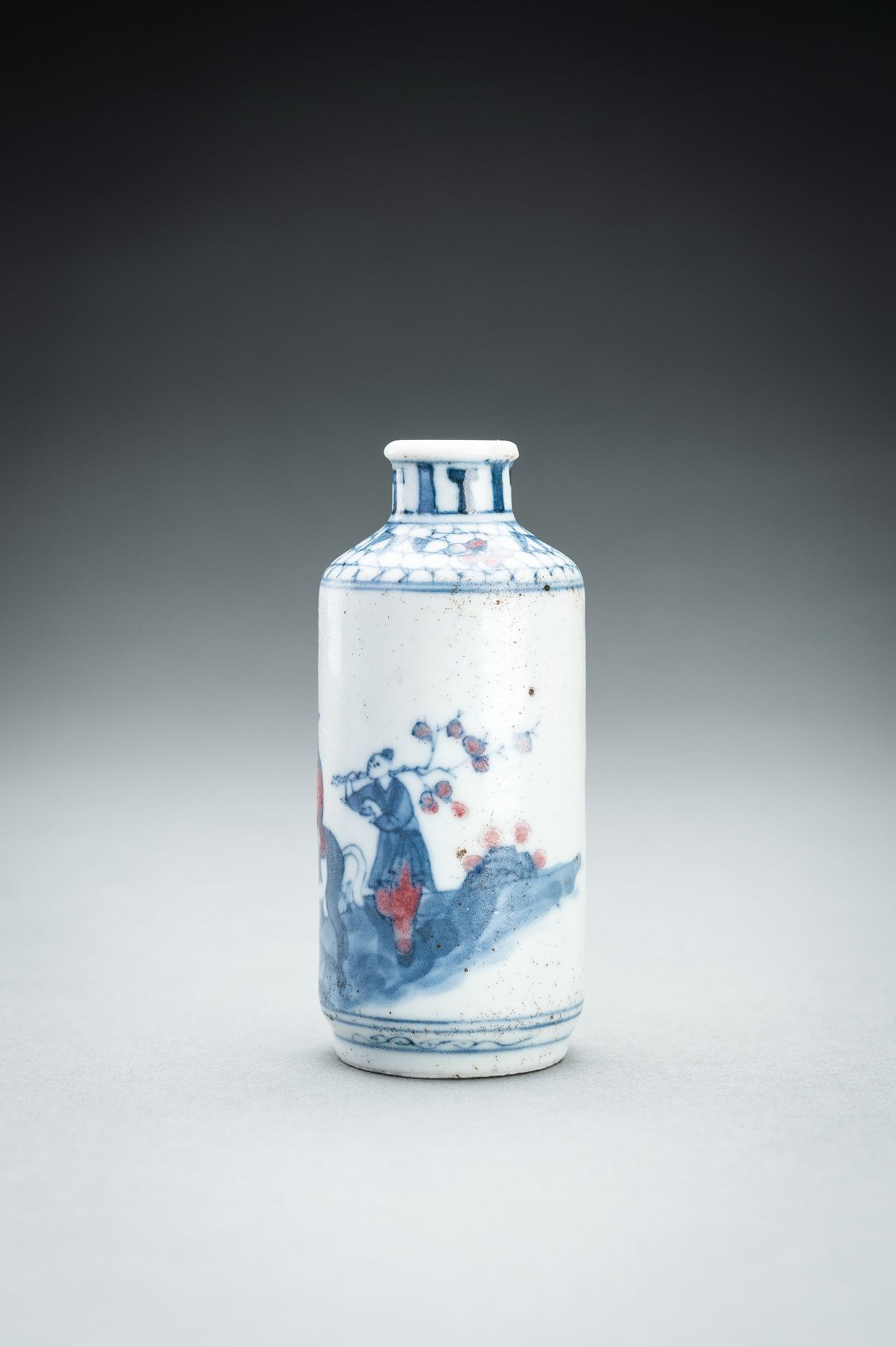 A BLUE AND IRON-RED 'MENG HAORAN' SNUFF BOTTLE, QING - Image 3 of 11