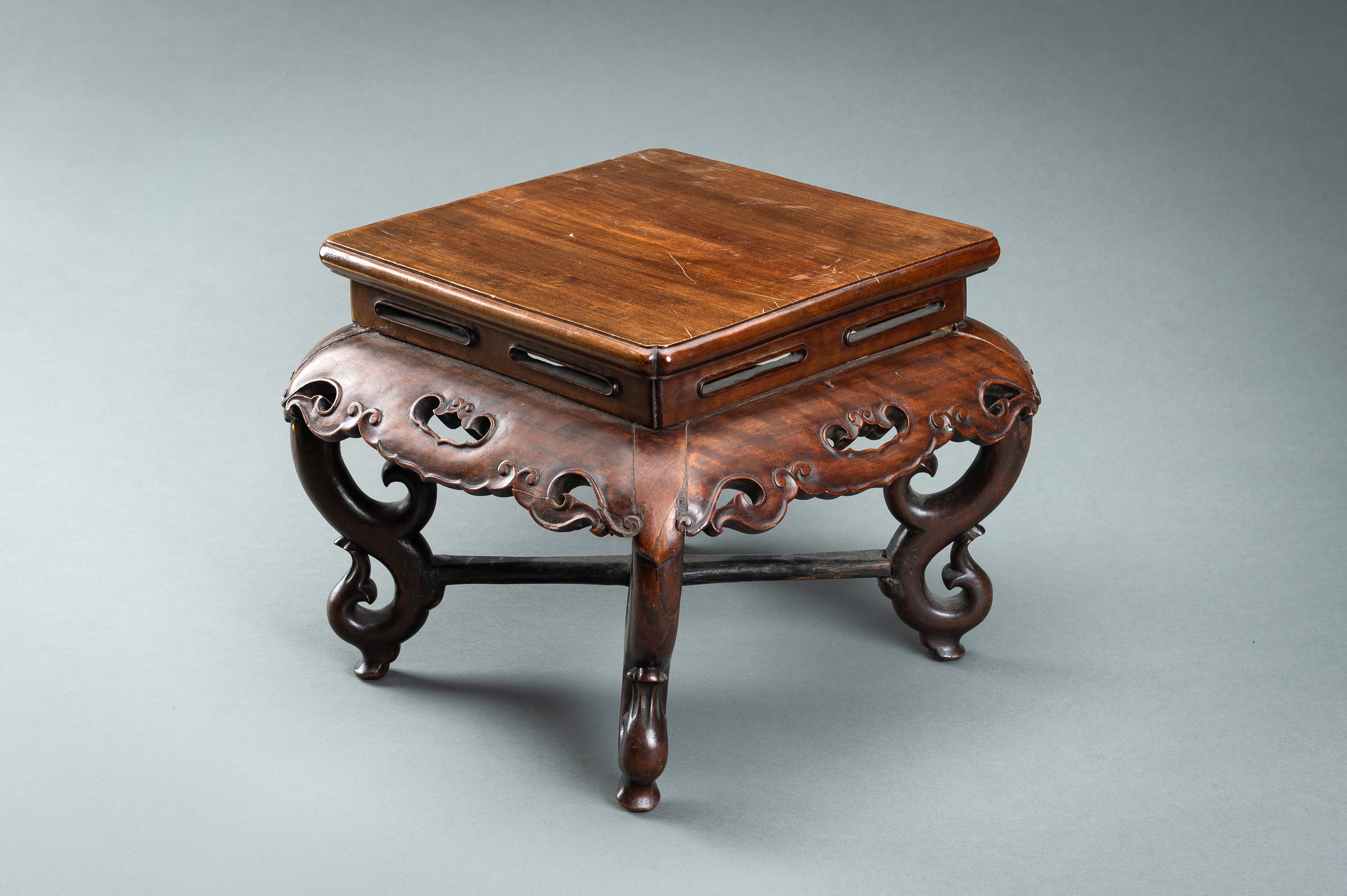 A HARDWOOD DISPLAY STAND, QING - Image 3 of 14