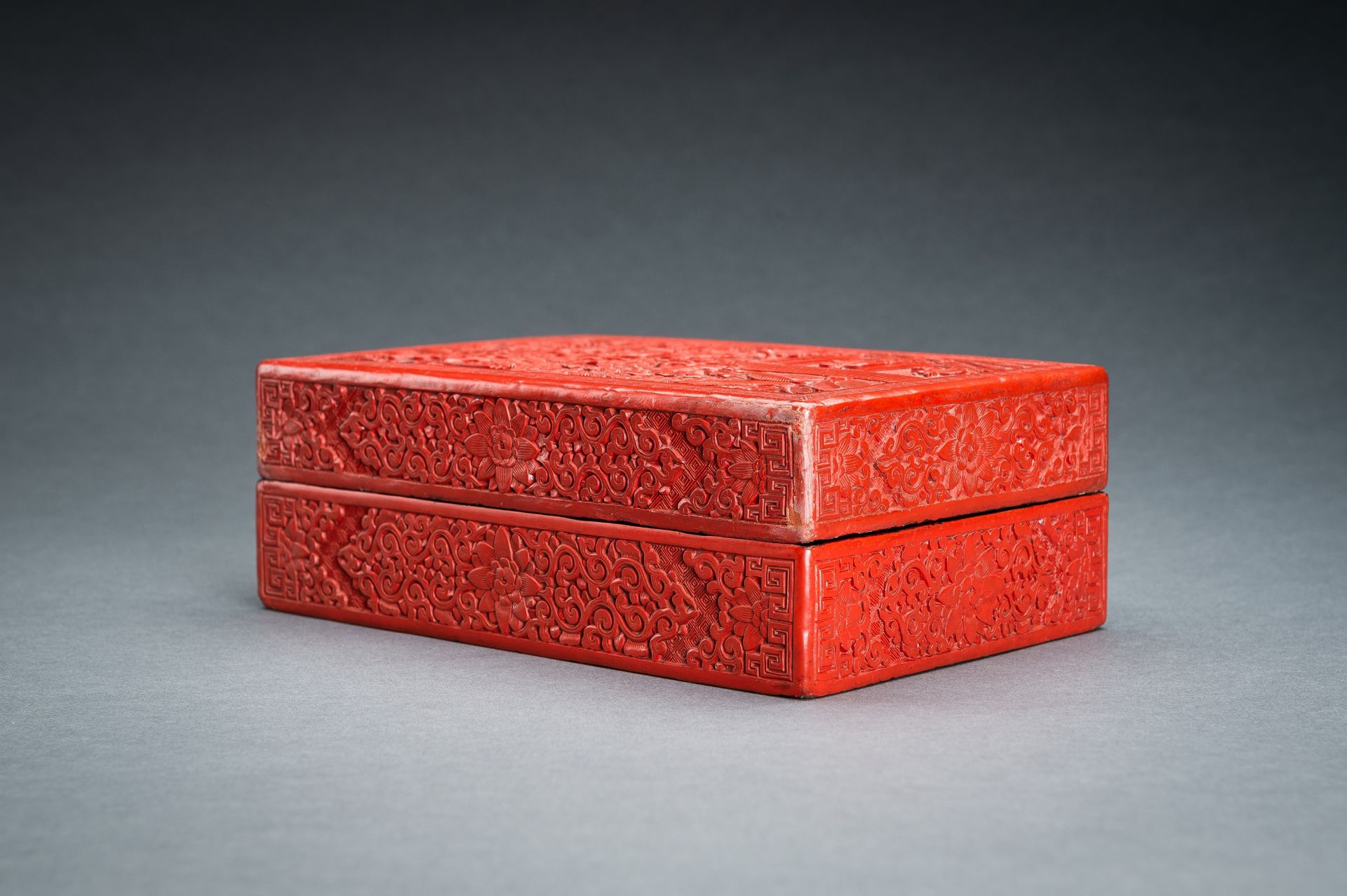 A CINNABAR LACQUER 'SCHOLAR' BOX AND COVER, REPUBLIC PERIOD - Bild 9 aus 20