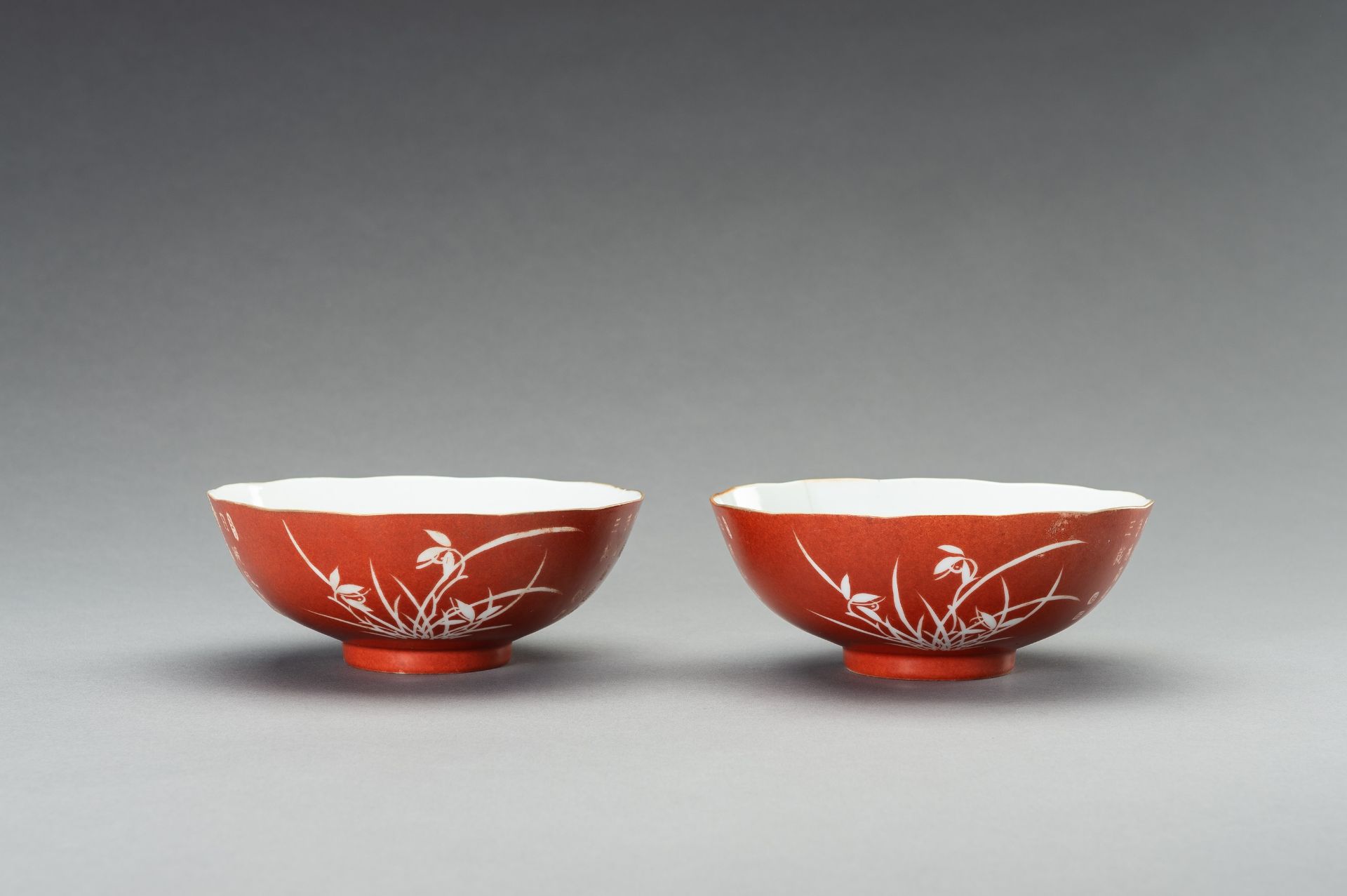 A PAIR OF CORAL RED PORCELAIN BOWLS, REPUBLIC PERIOD - Image 5 of 9