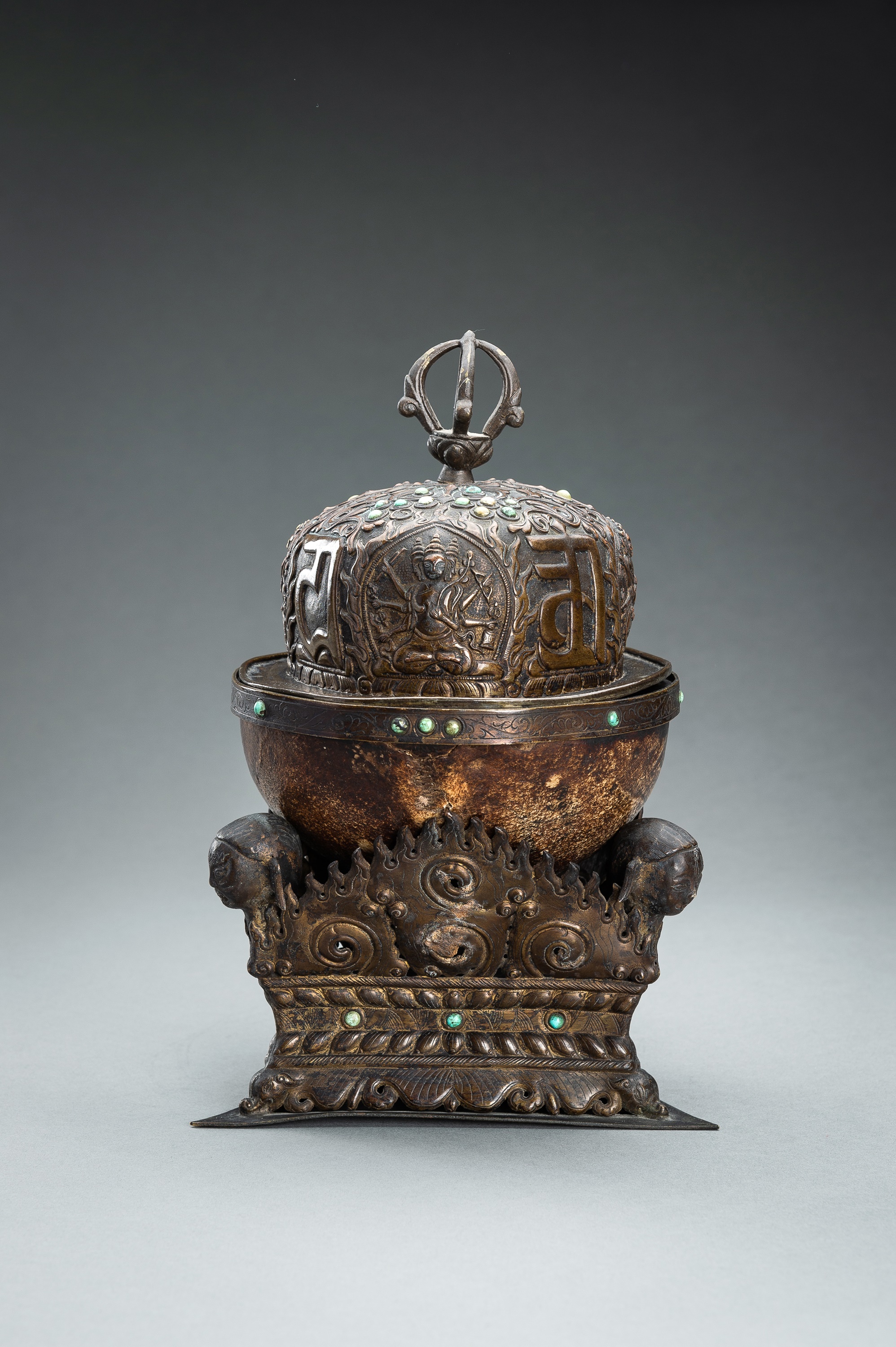 A COPPER MOUNTED KAPALA AND STAND, 19TH CENTURY - Image 6 of 19